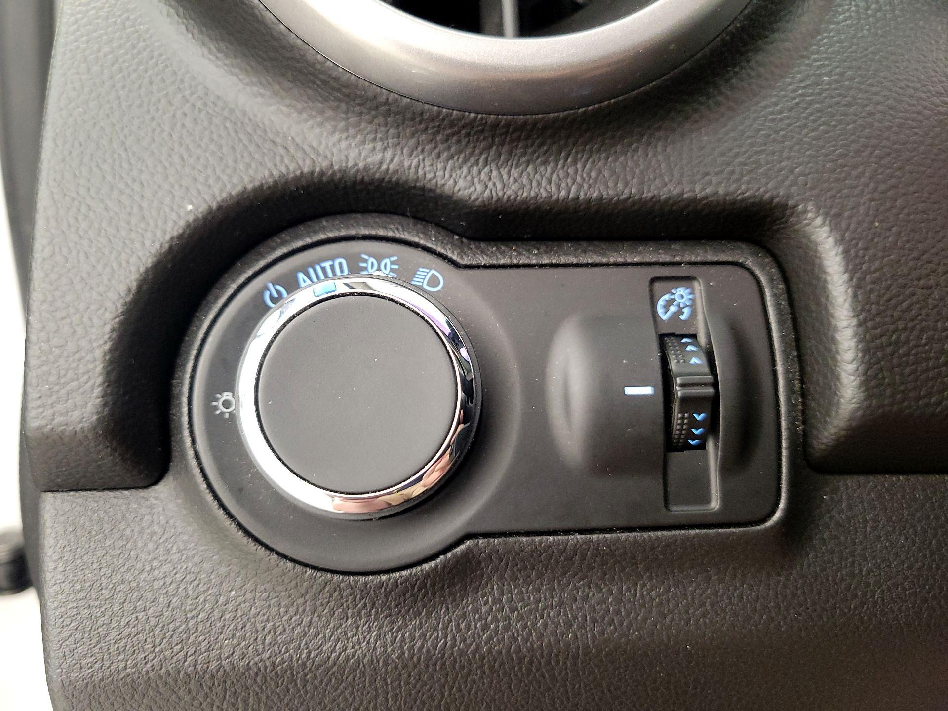 Thumbnail: 2015 Chevrolet Trax - 13