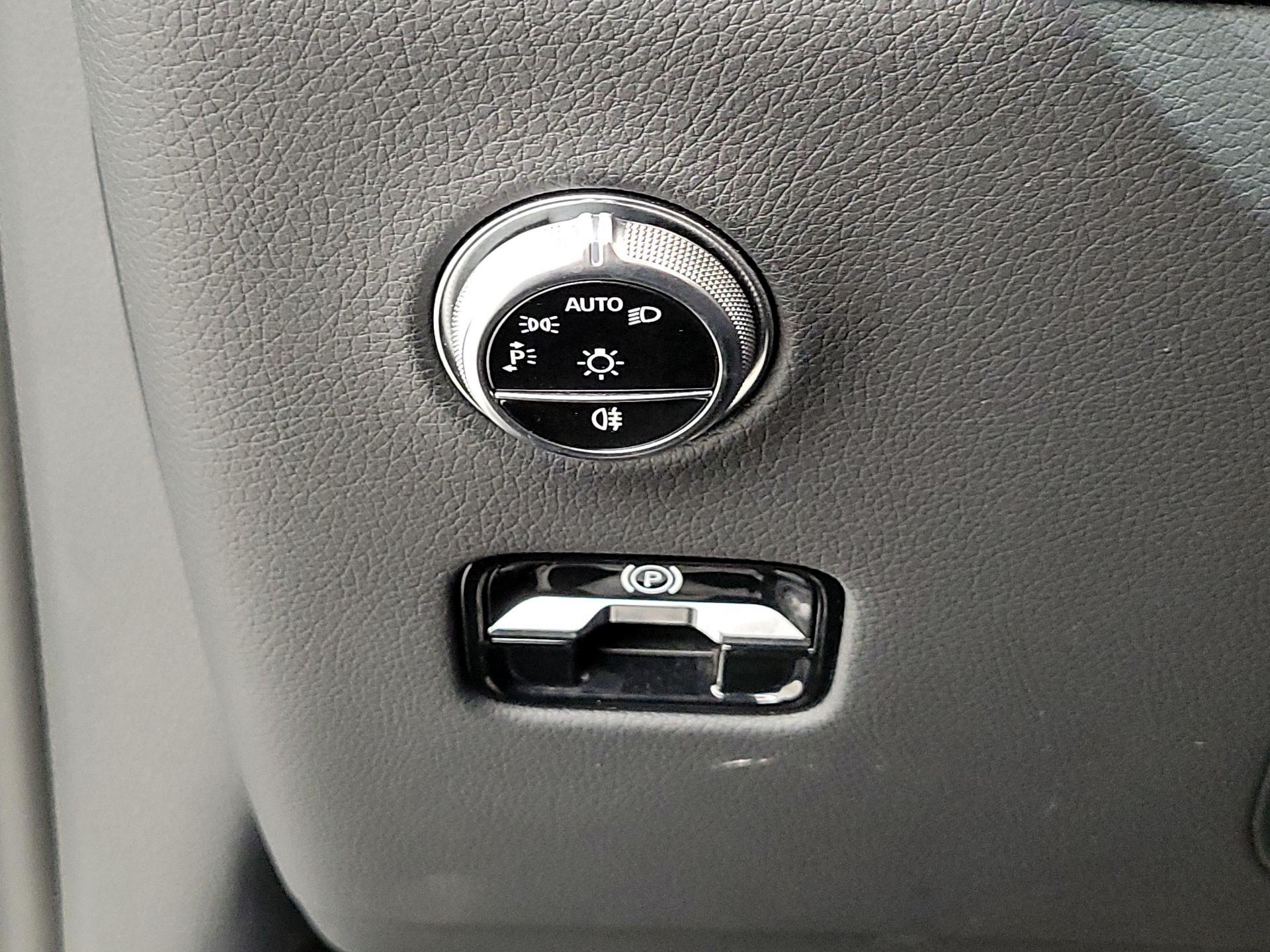 Thumbnail: 2023 Mercedes-Benz GLC - 13