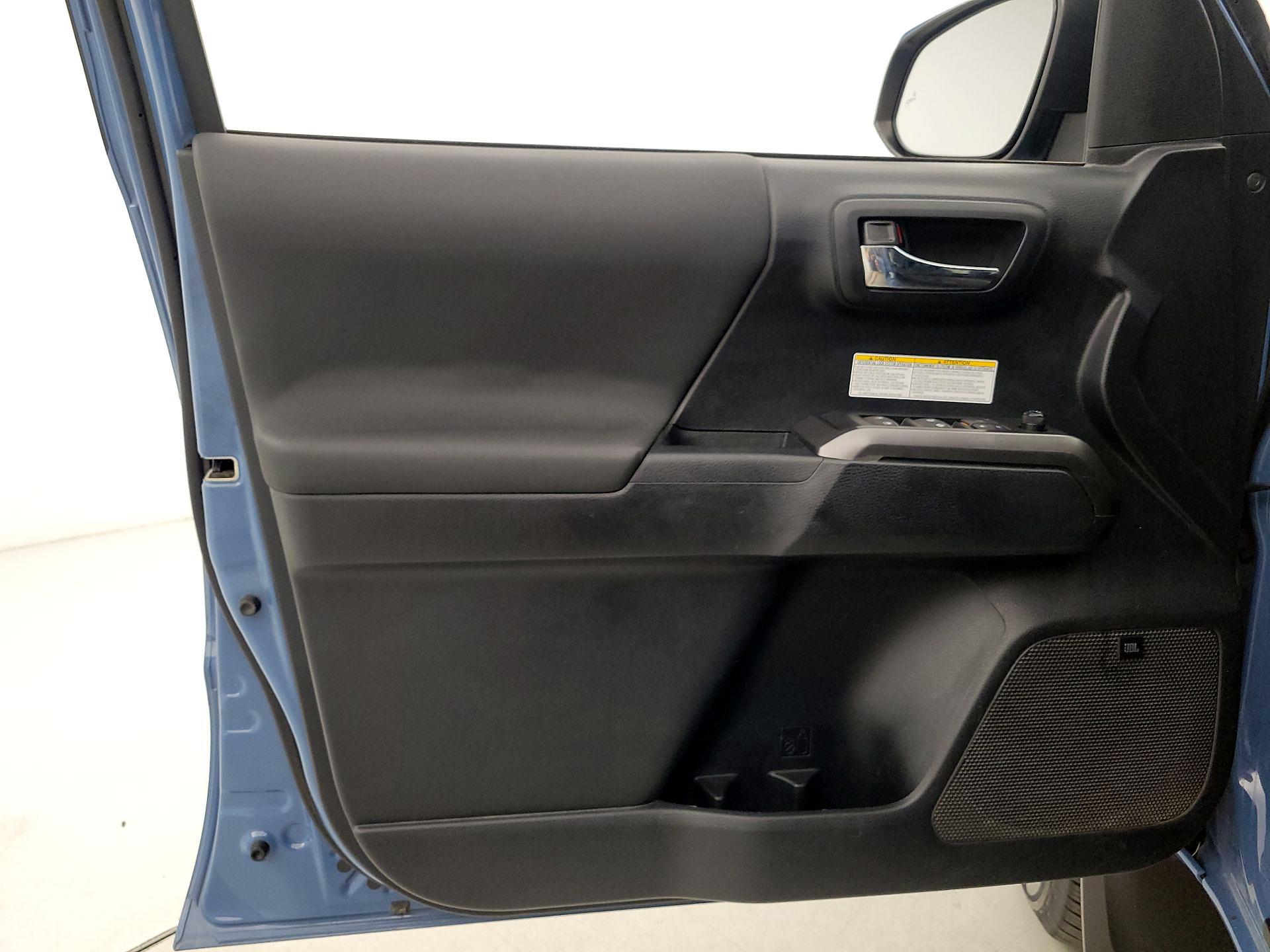 Thumbnail: 2019 Toyota Tacoma - 12