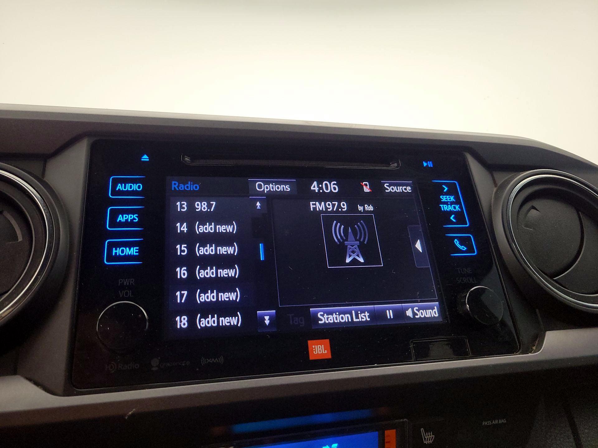 Thumbnail: 2019 Toyota Tacoma - 15