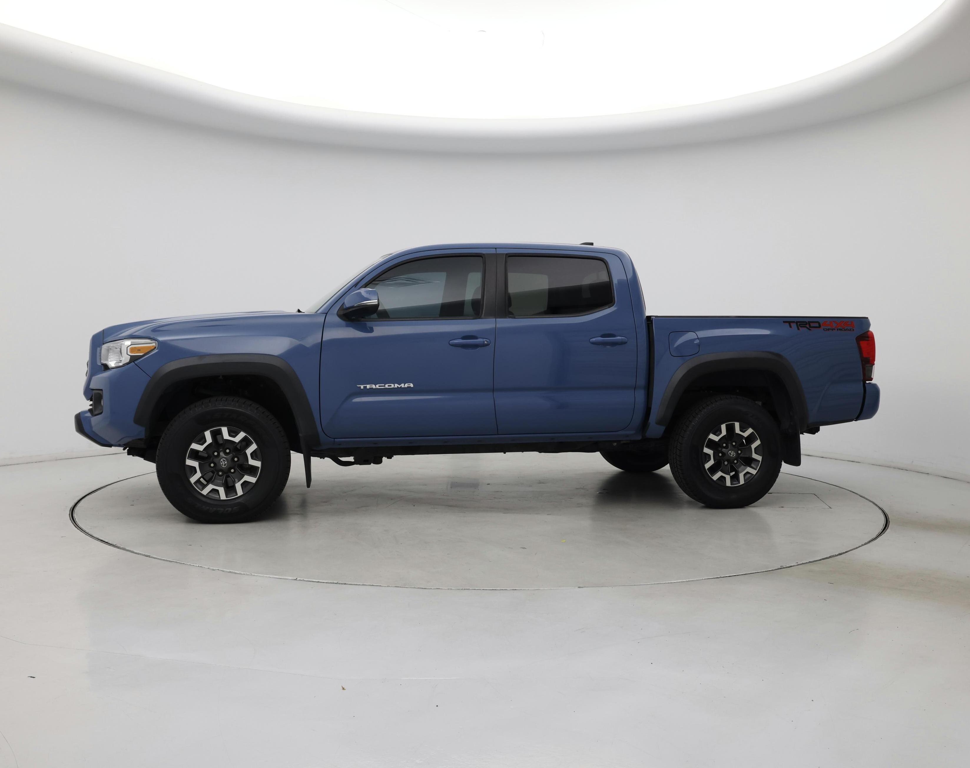 Thumbnail: 2019 Toyota Tacoma - 3