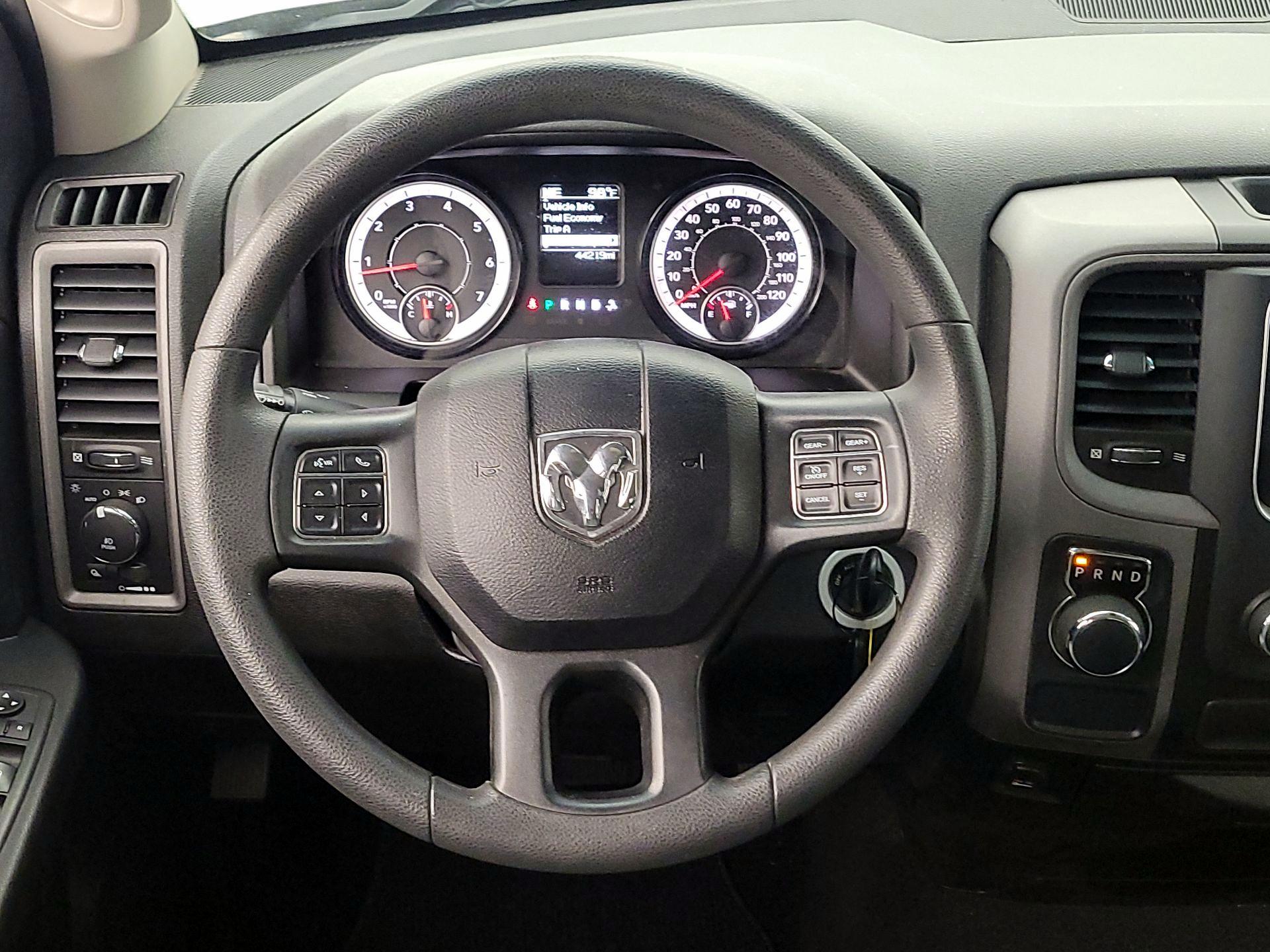 Thumbnail: 2019 RAM 1500 Classic - 10