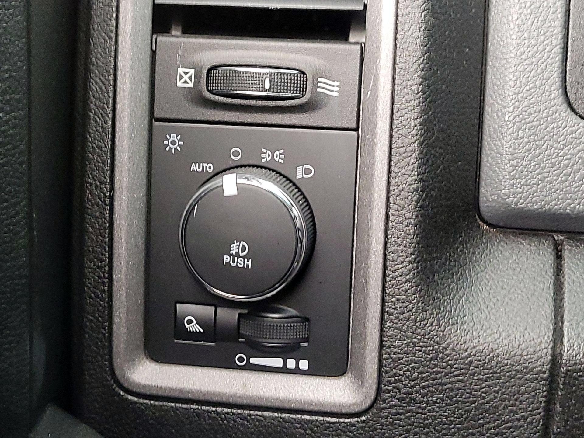 Thumbnail: 2019 RAM 1500 Classic - 13