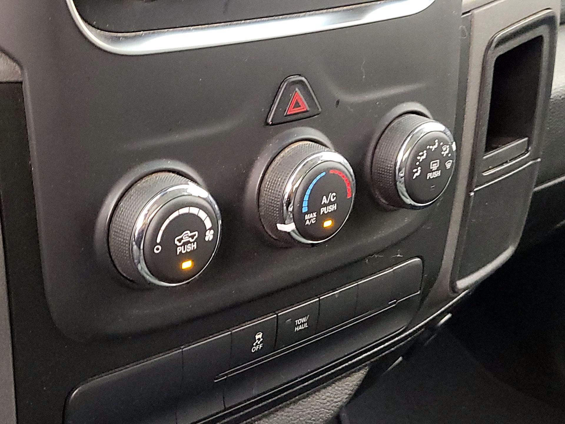 Thumbnail: 2019 RAM 1500 Classic - 16
