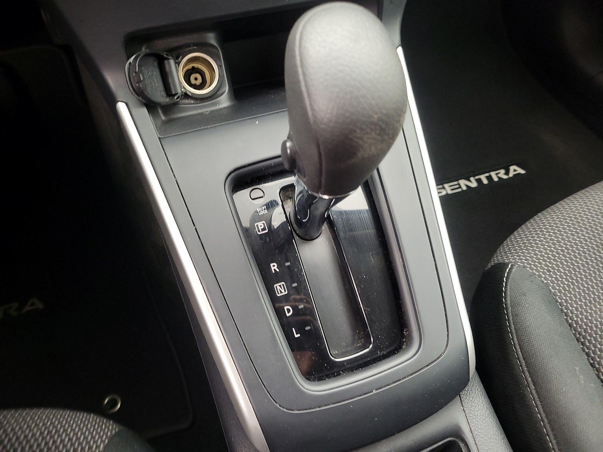 Thumbnail: 2019 Nissan Sentra - 17