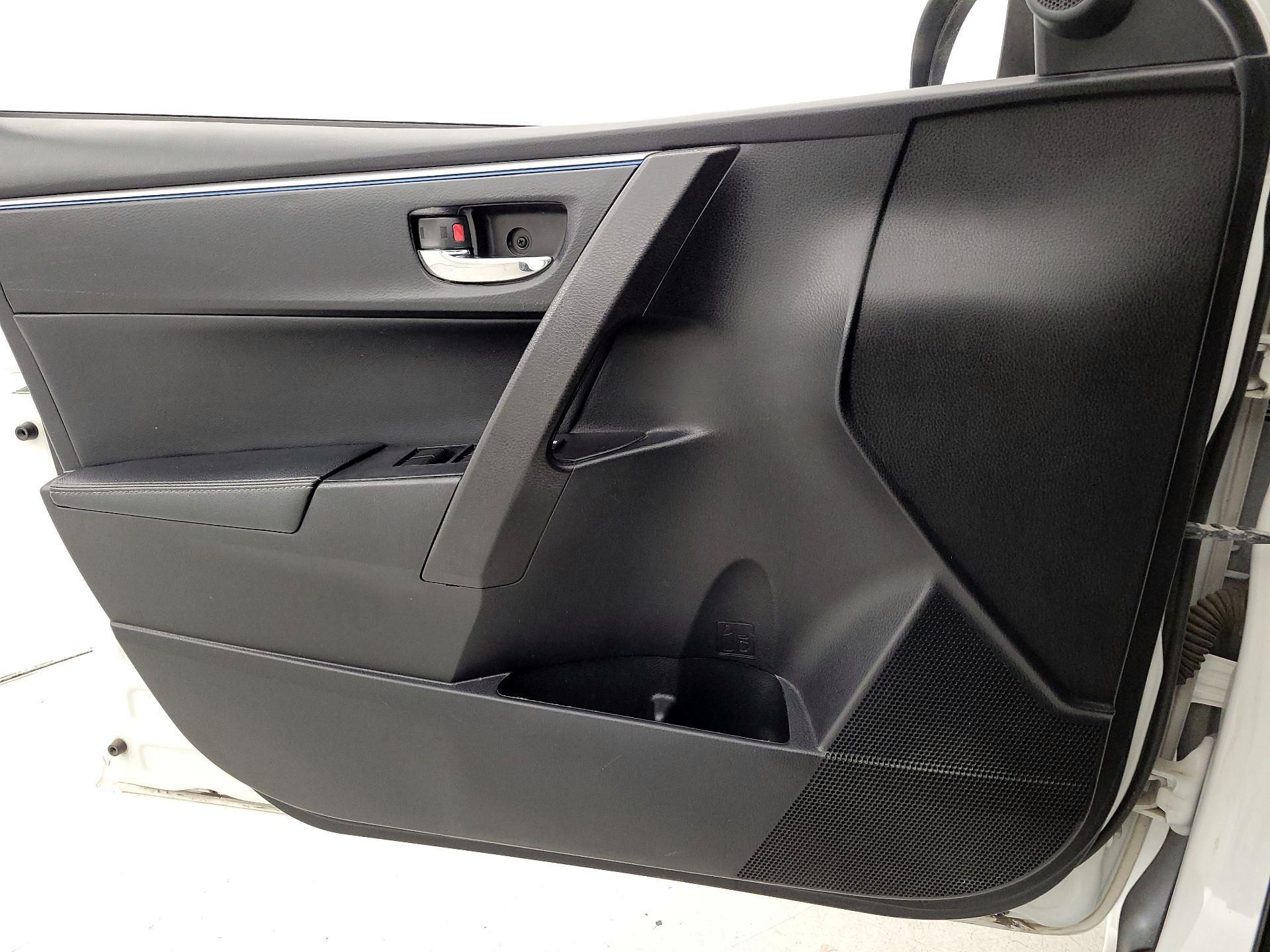 Thumbnail: 2015 Toyota Corolla - 12