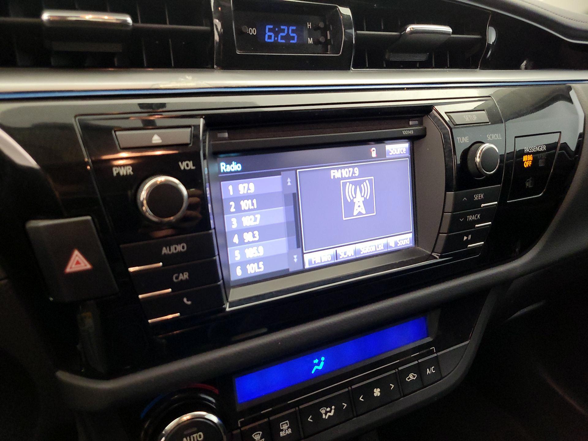 Thumbnail: 2015 Toyota Corolla - 15
