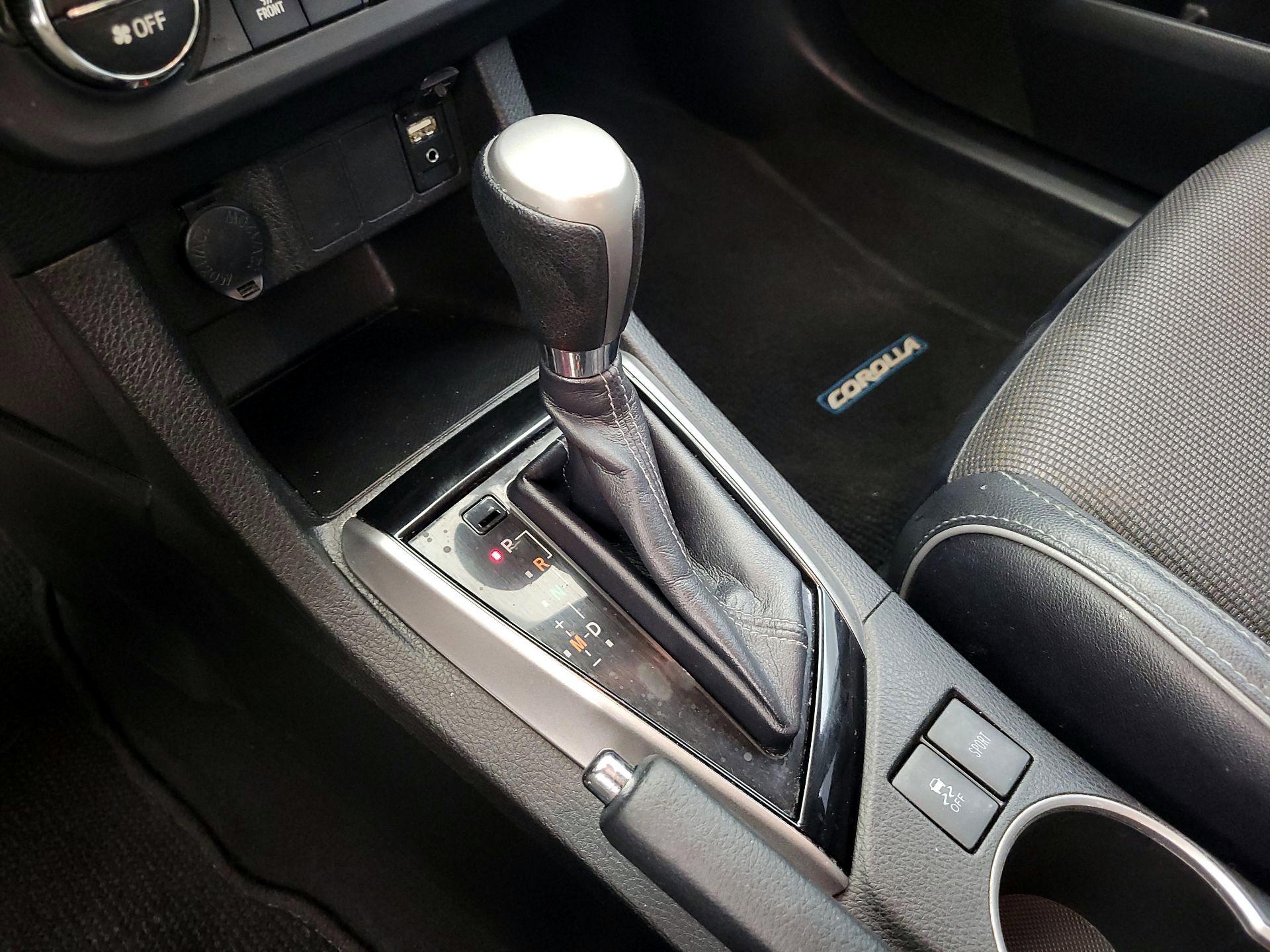 Thumbnail: 2015 Toyota Corolla - 17