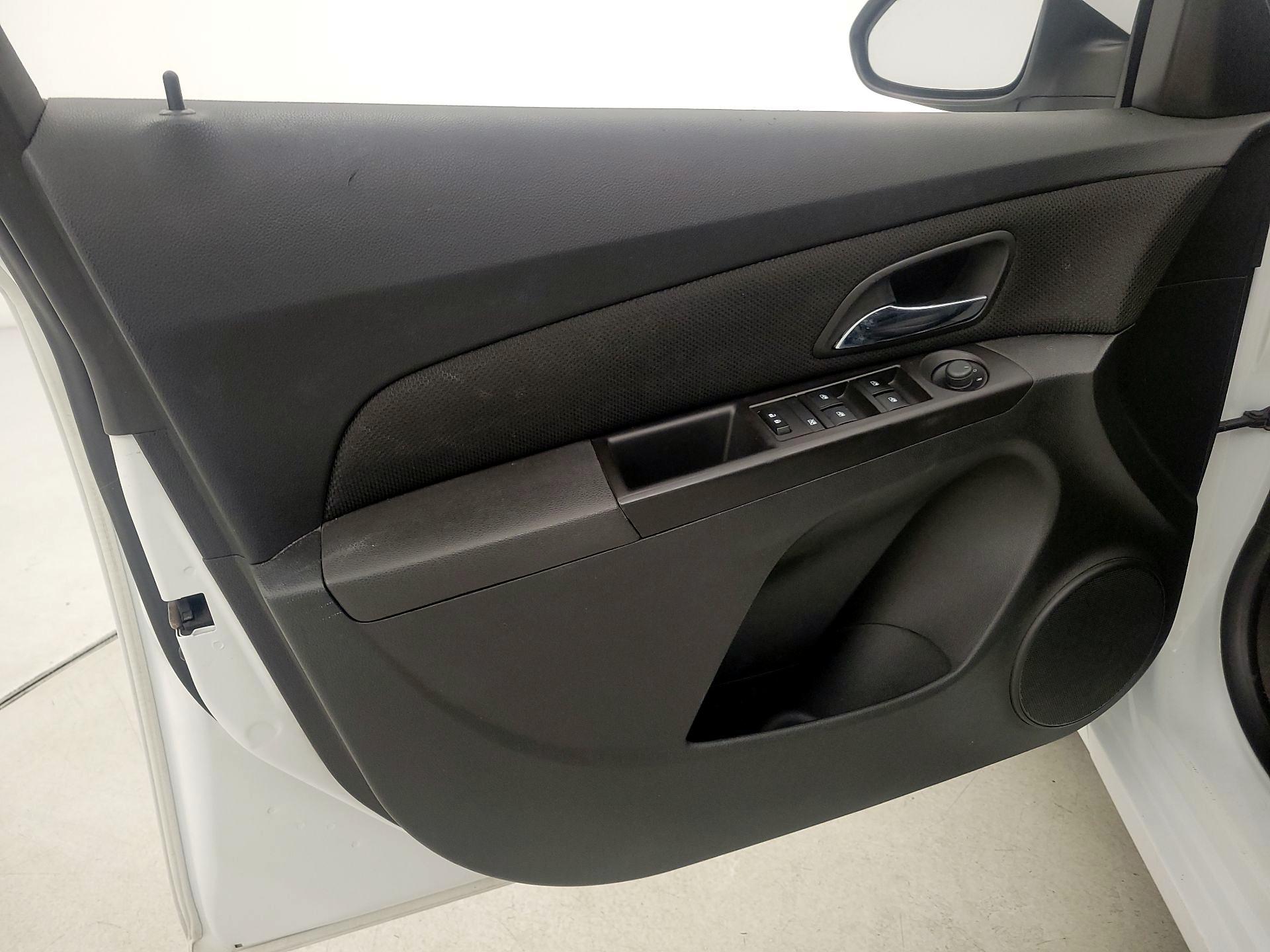 Thumbnail: 2015 Chevrolet Cruze - 12