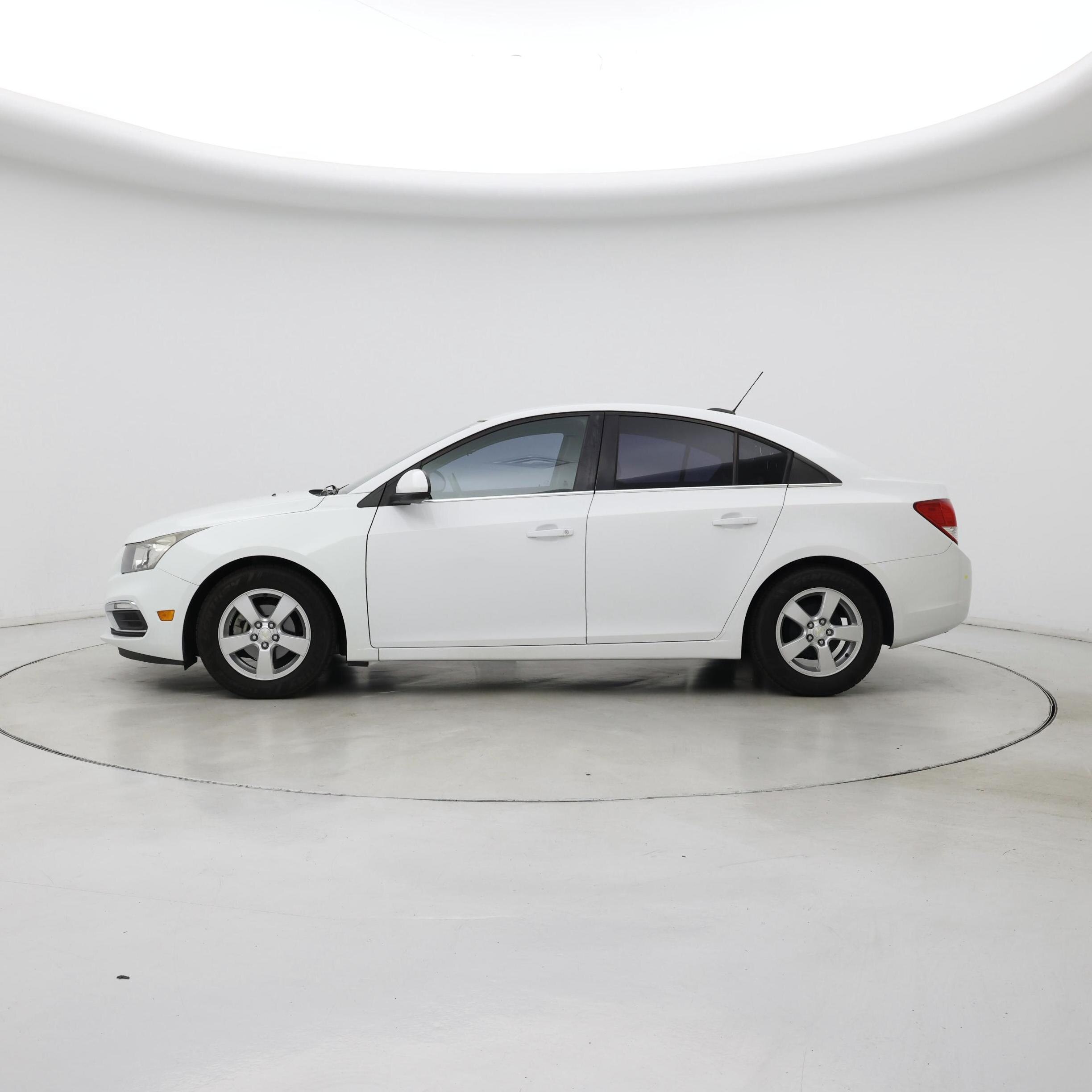 Thumbnail: 2015 Chevrolet Cruze - 3