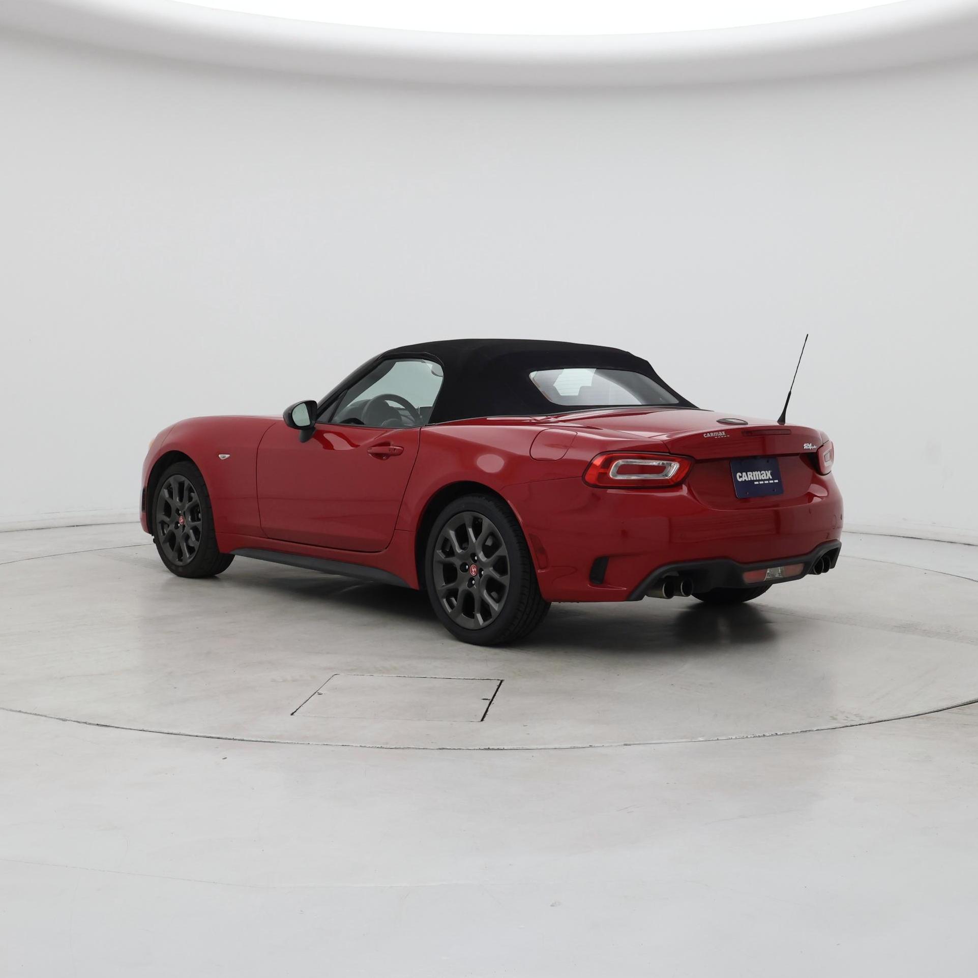 Thumbnail: 2017 Fiat 124 Spider - 2