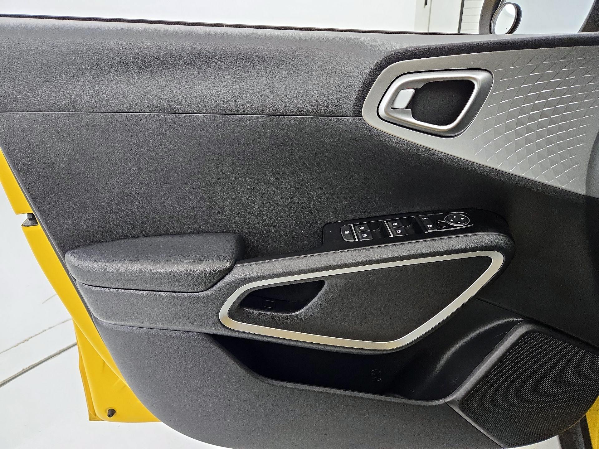 Thumbnail: 2020 Kia Soul - 12
