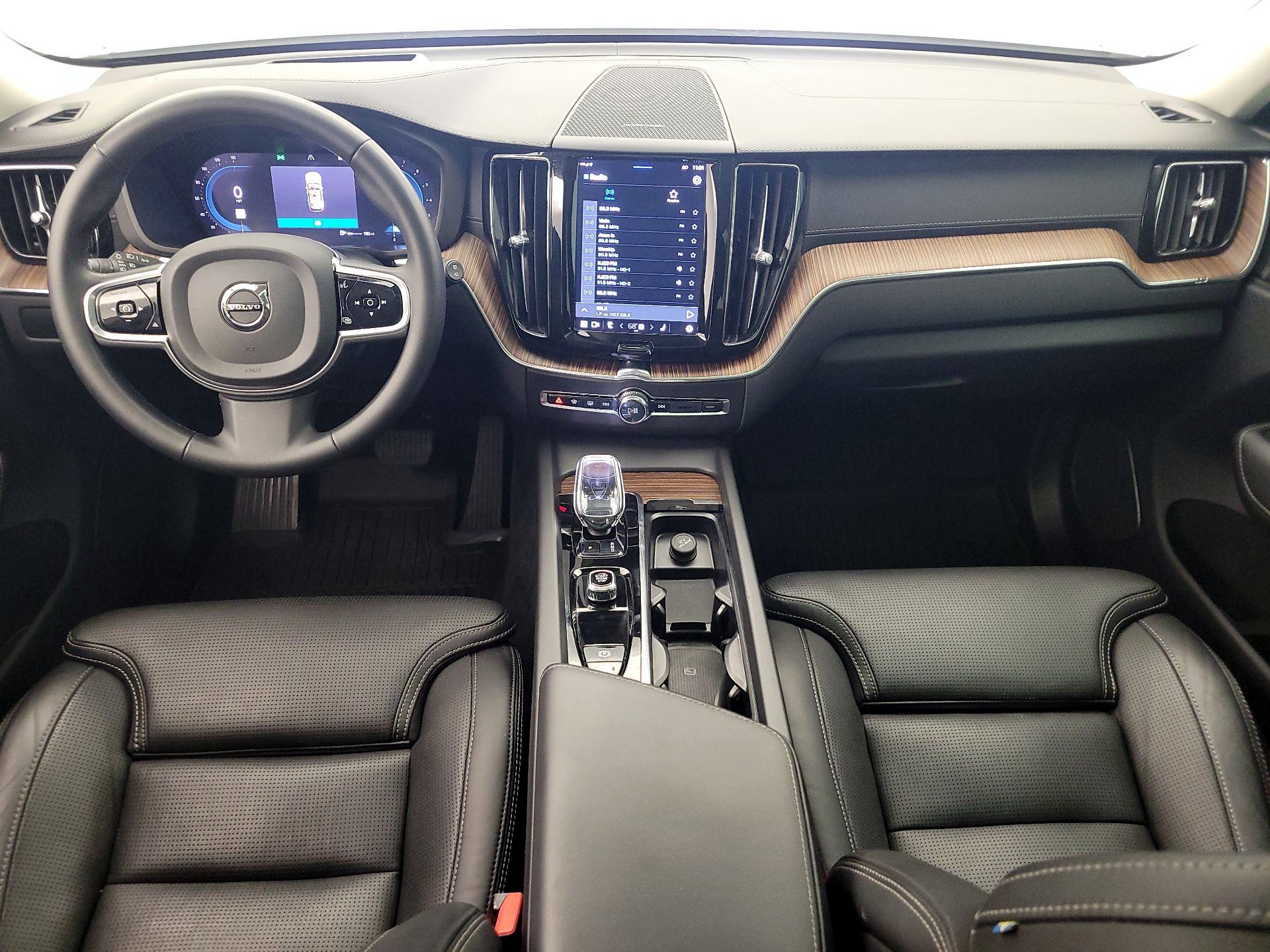 Thumbnail: 2023 Volvo XC60 - 9