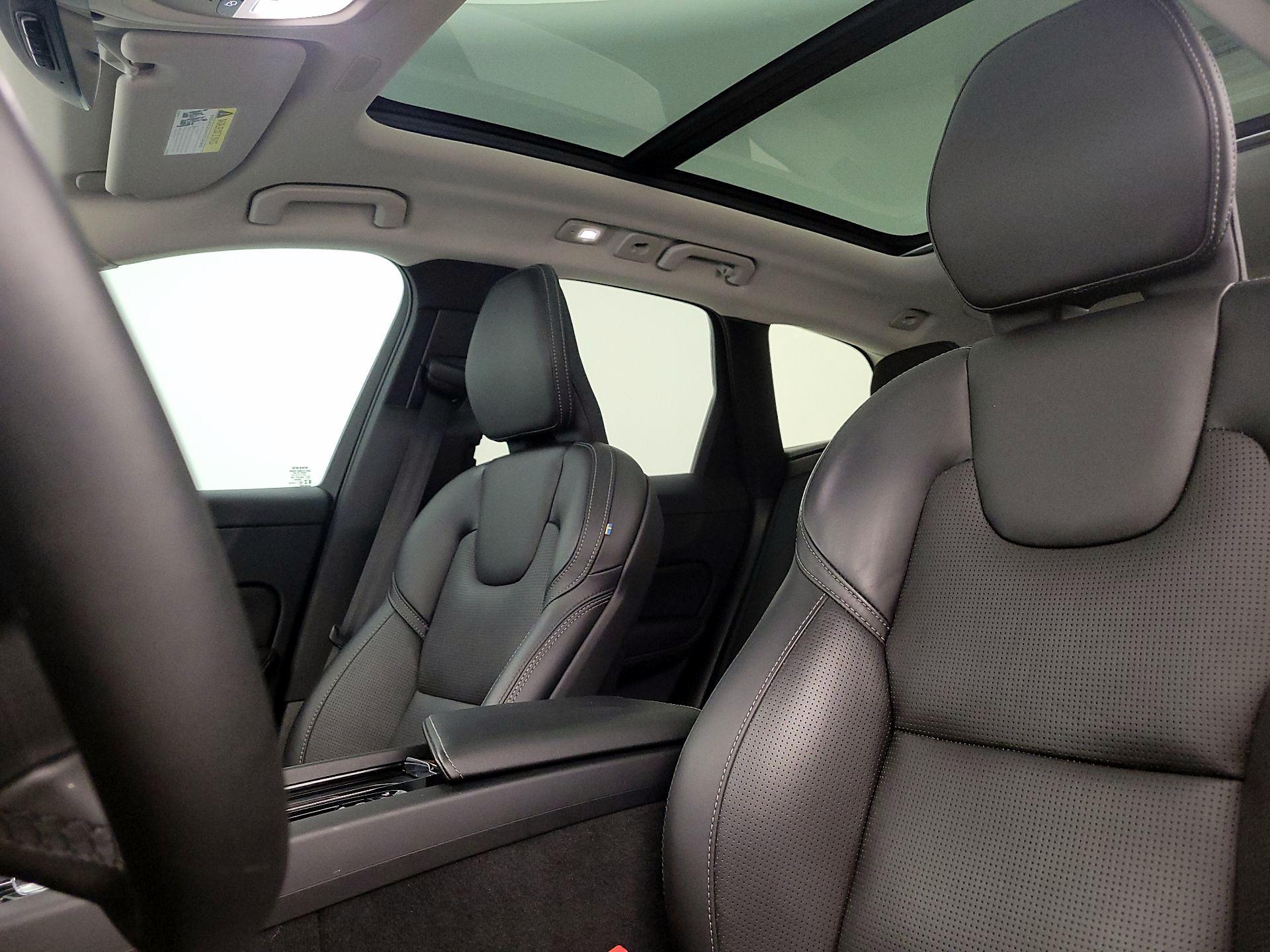 Thumbnail: 2023 Volvo XC60 - 19