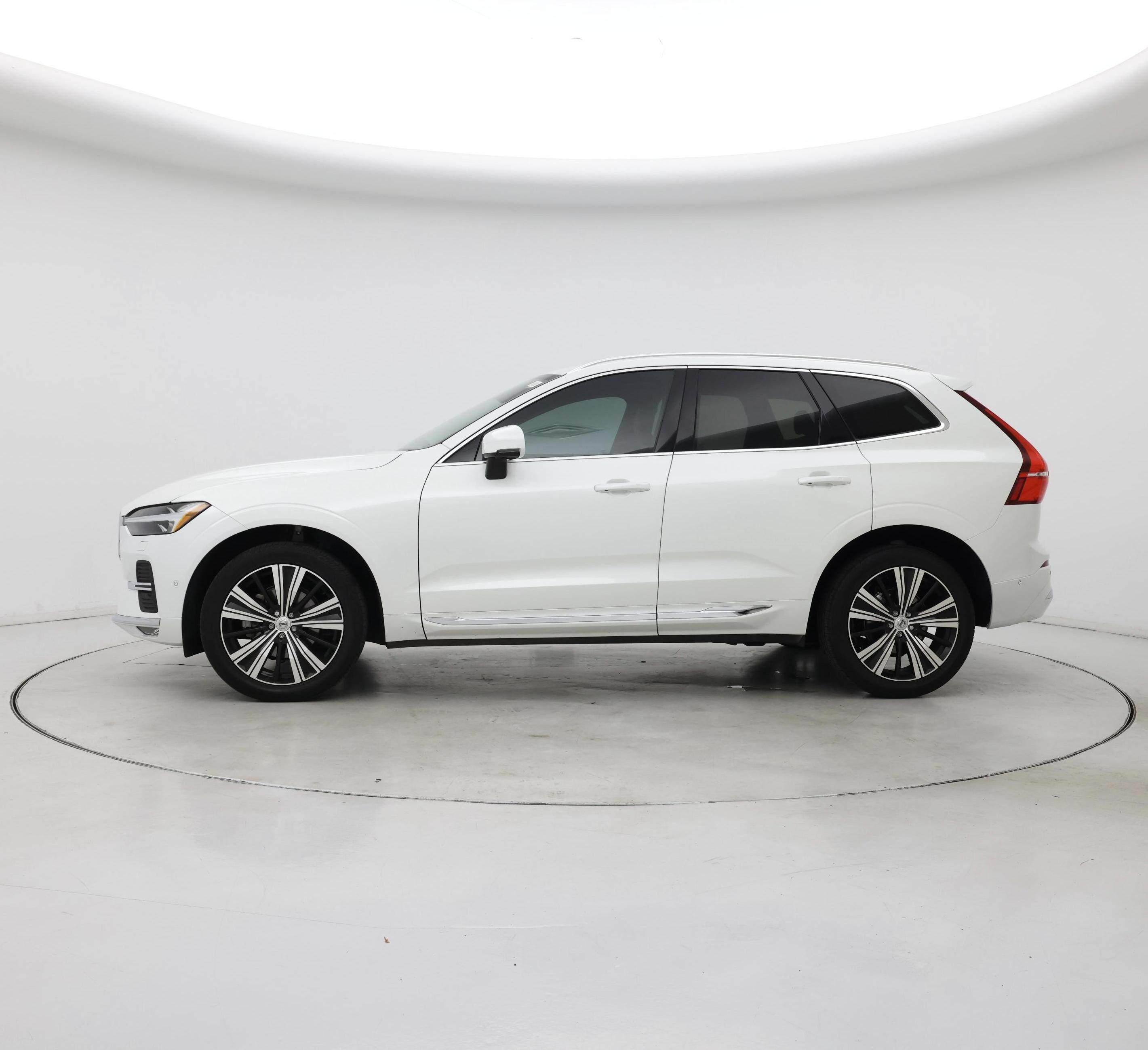 Thumbnail: 2023 Volvo XC60 - 3