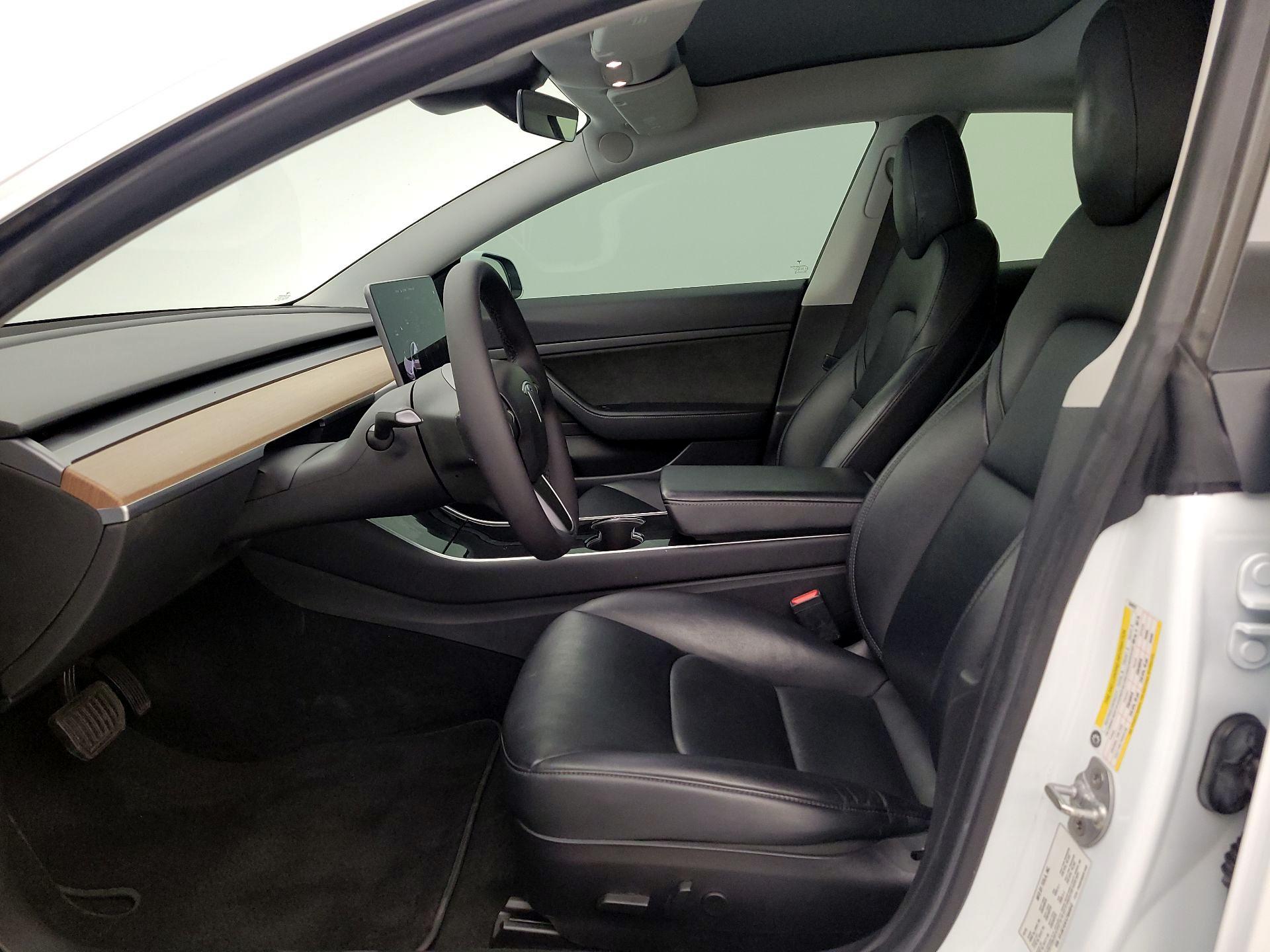 Thumbnail: 2020 Tesla Model 3 - 11