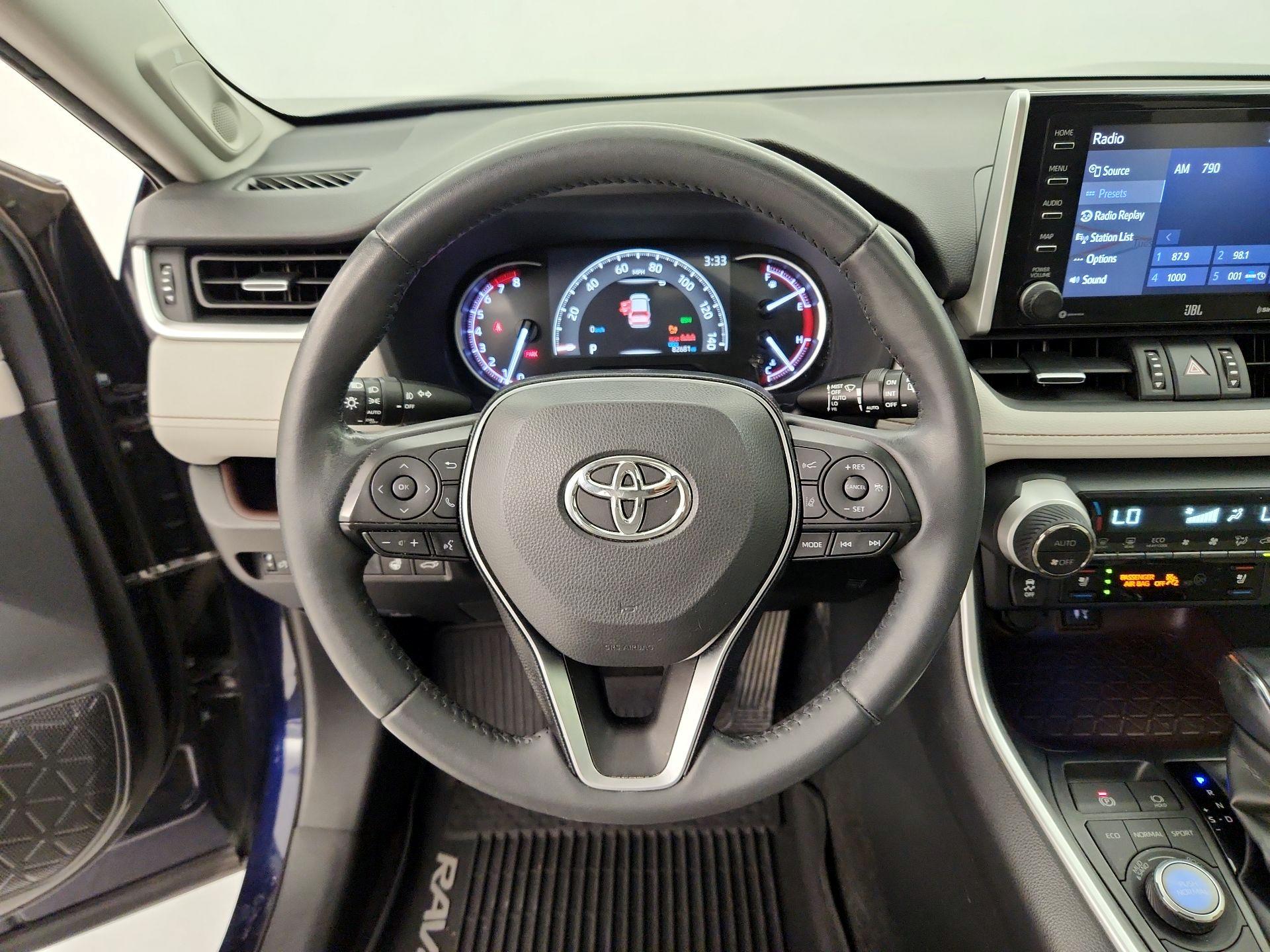 Thumbnail: 2019 Toyota RAV4 - 10