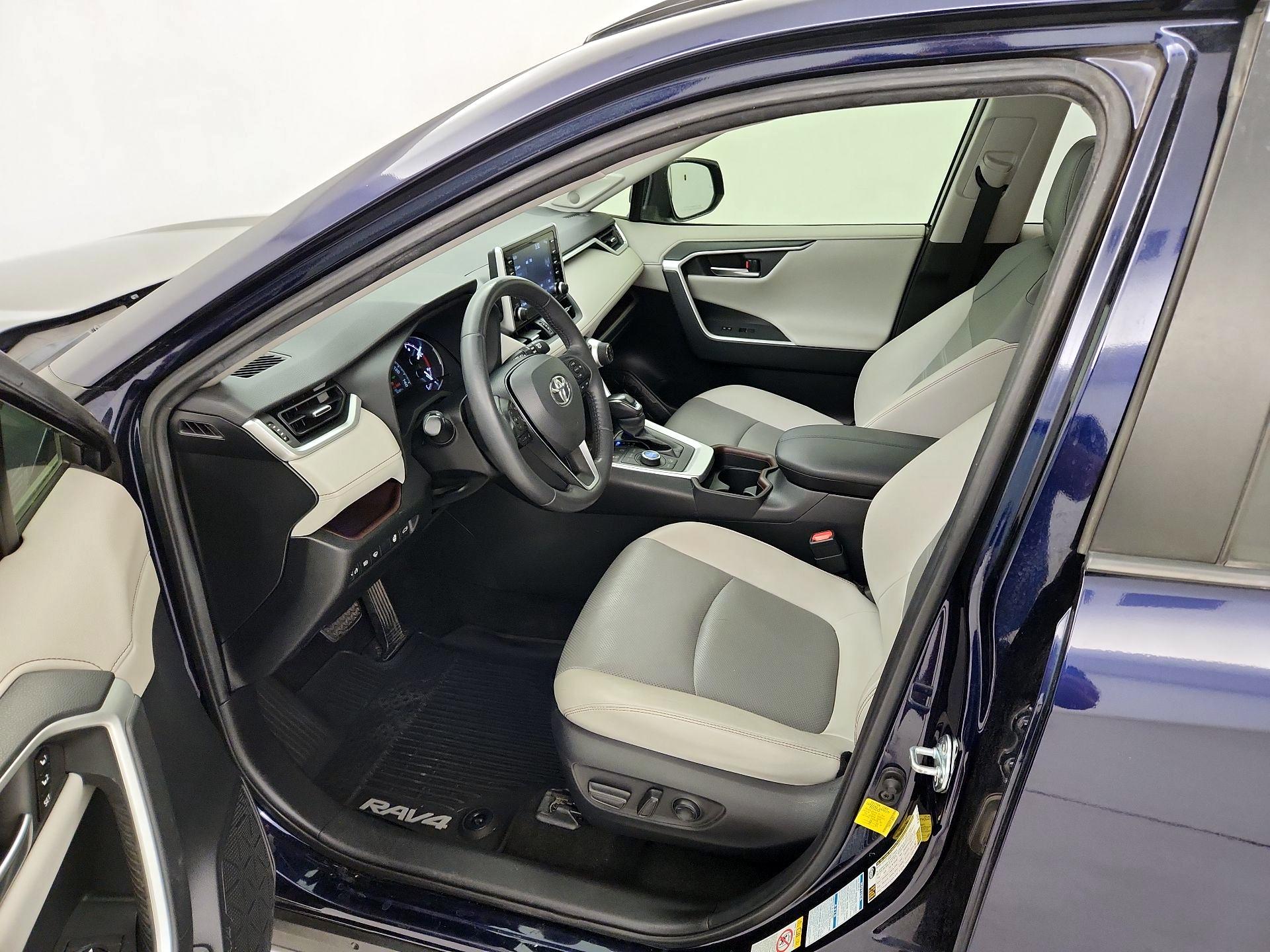Thumbnail: 2019 Toyota RAV4 - 11