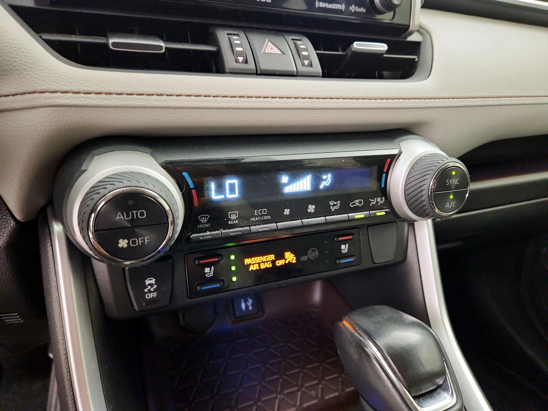 Thumbnail: 2019 Toyota RAV4 - 16