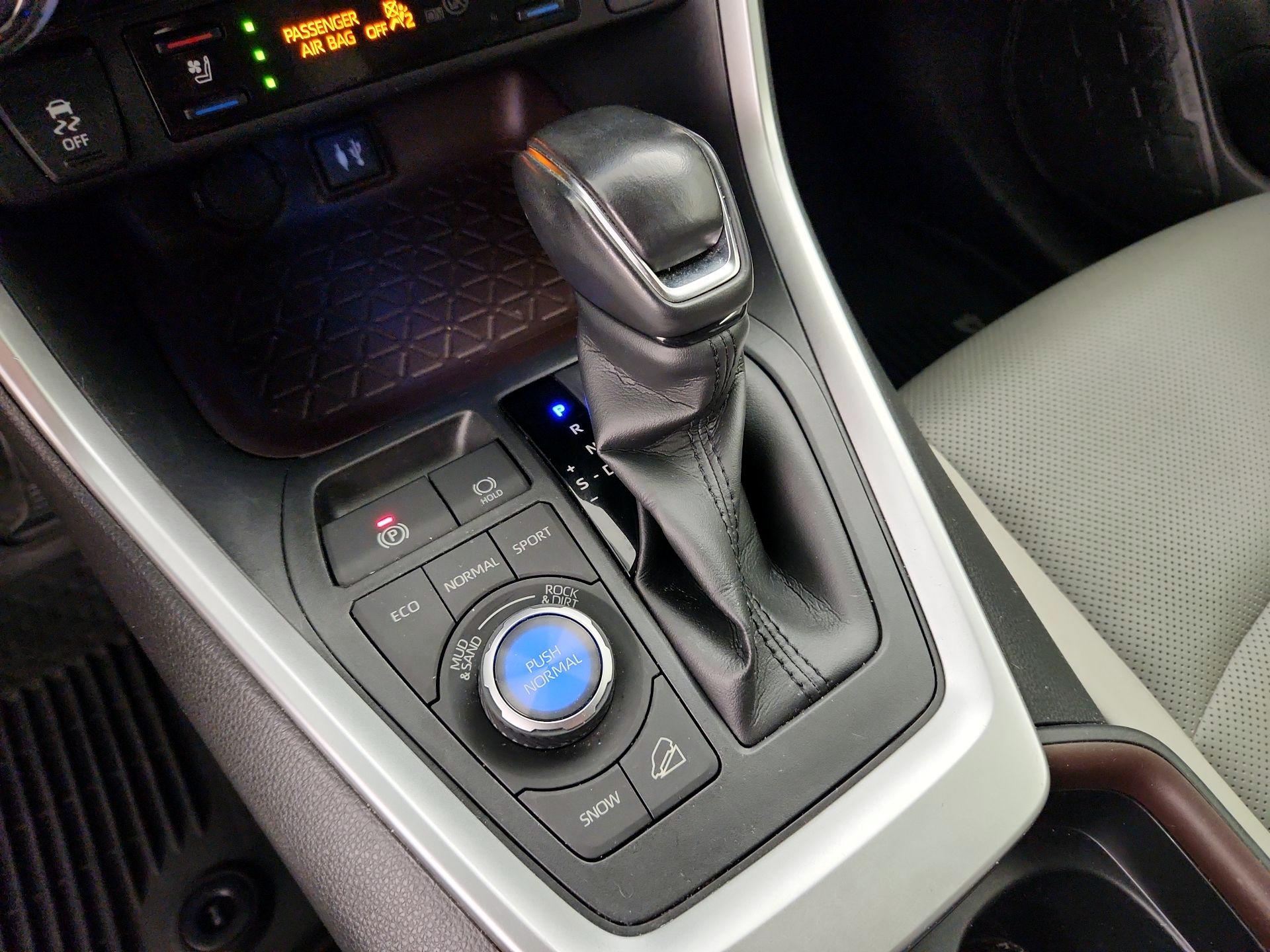 Thumbnail: 2019 Toyota RAV4 - 17