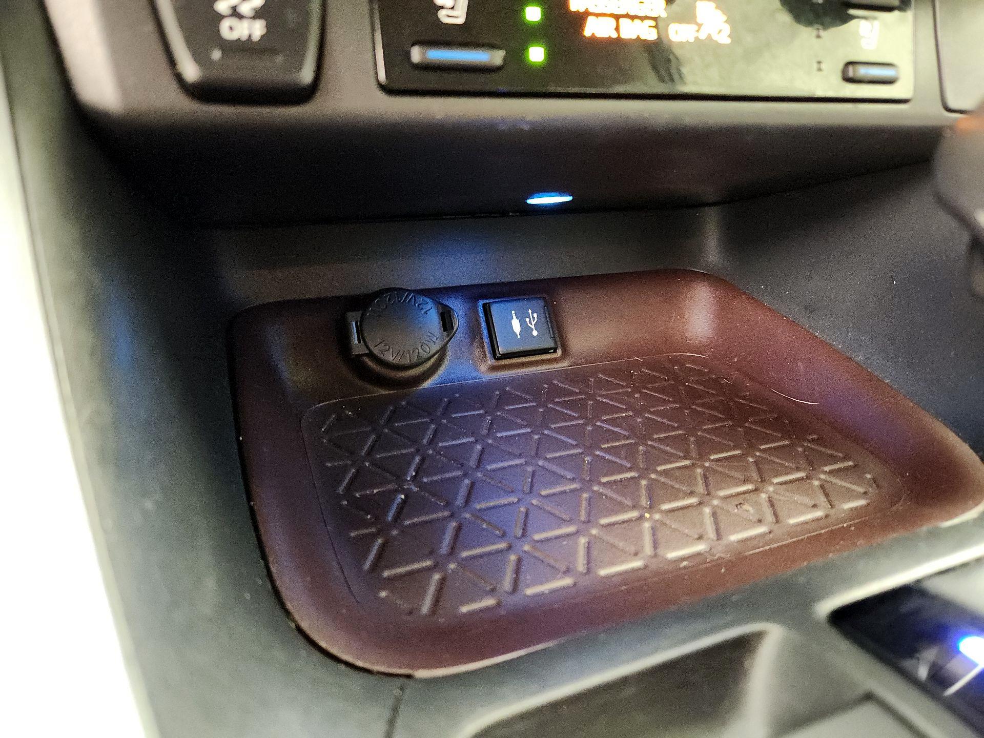 Thumbnail: 2019 Toyota RAV4 - 18