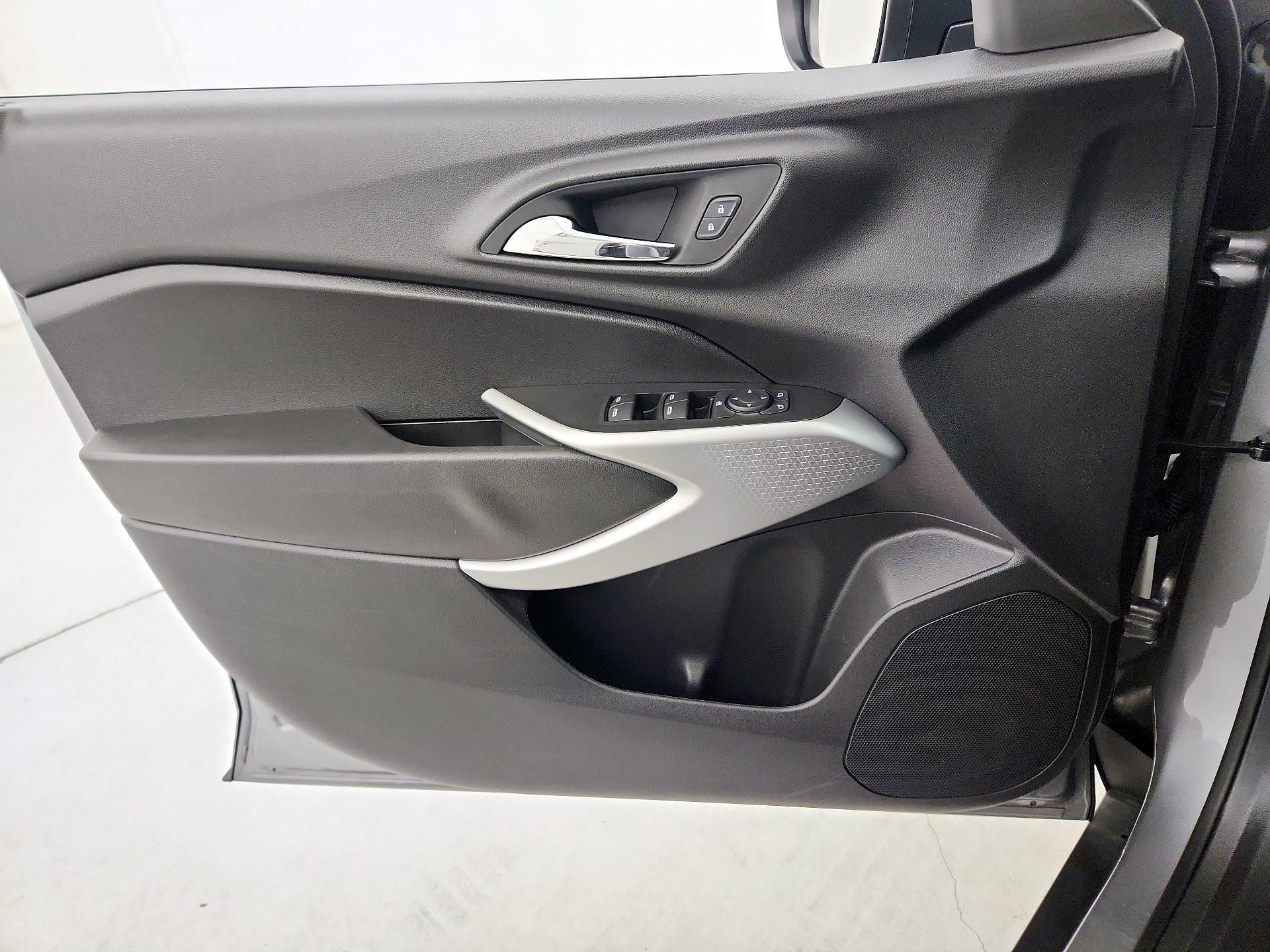 Thumbnail: 2025 Chevrolet Trax - 12