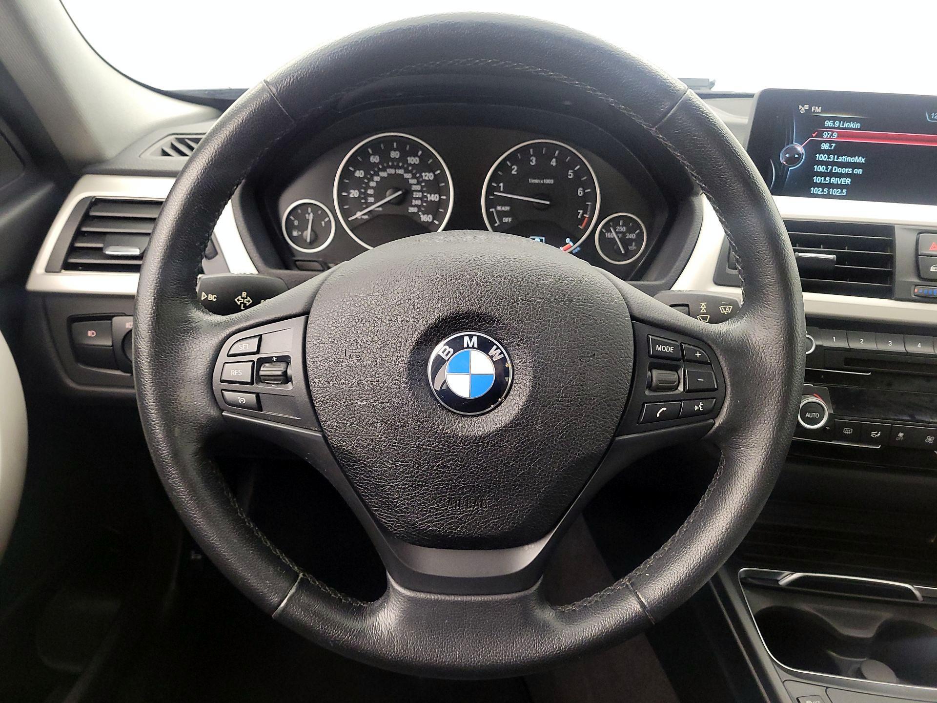 Thumbnail: 2016 BMW 3 Series - 10