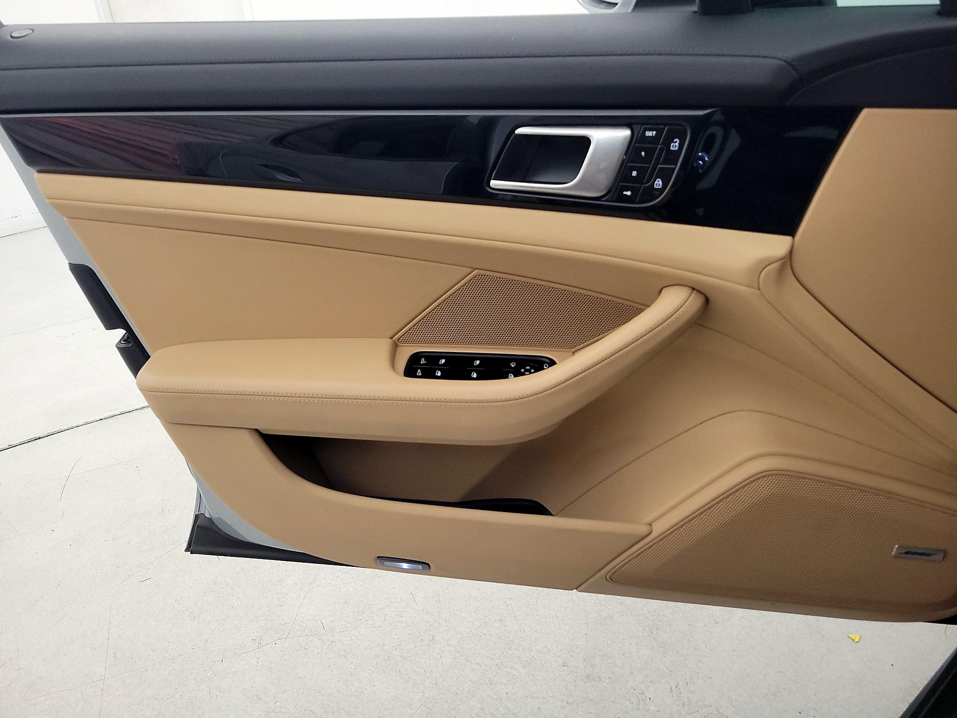 Thumbnail: 2020 Porsche Panamera - 12