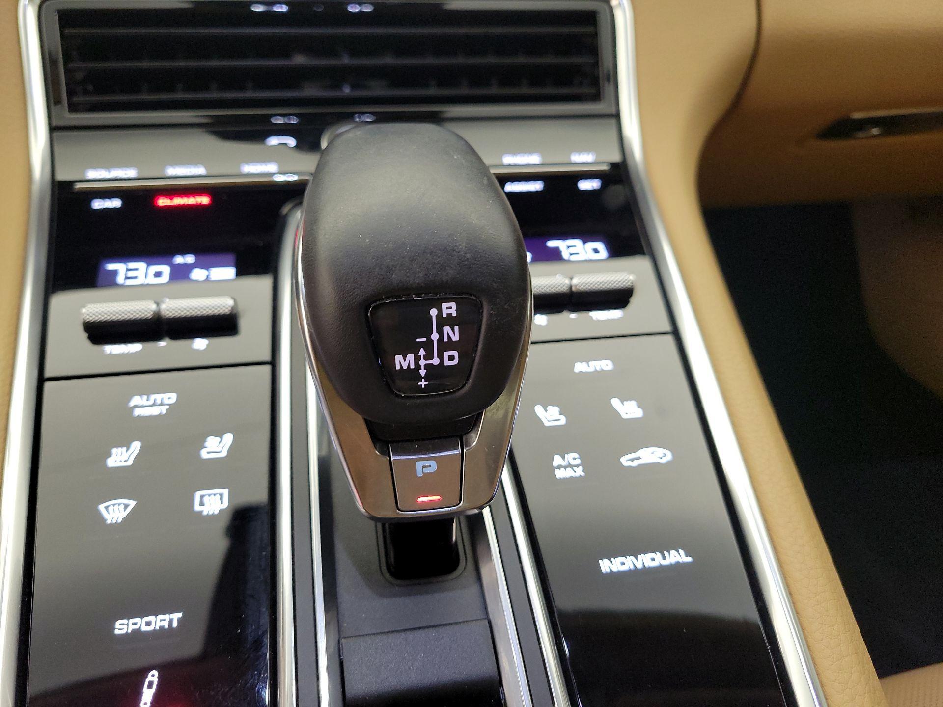 Thumbnail: 2020 Porsche Panamera - 18