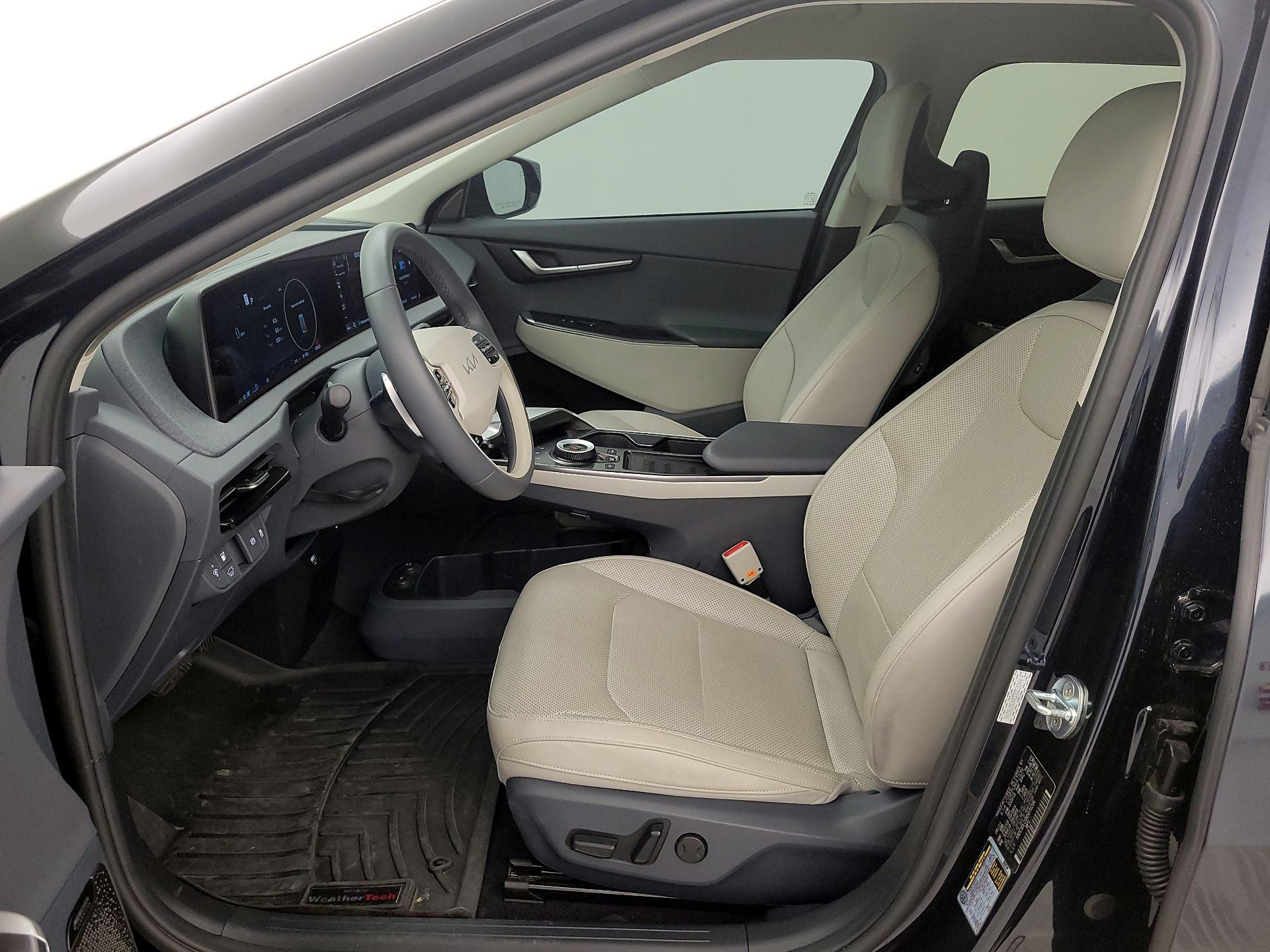 Thumbnail: 2022 Kia EV6 - 11