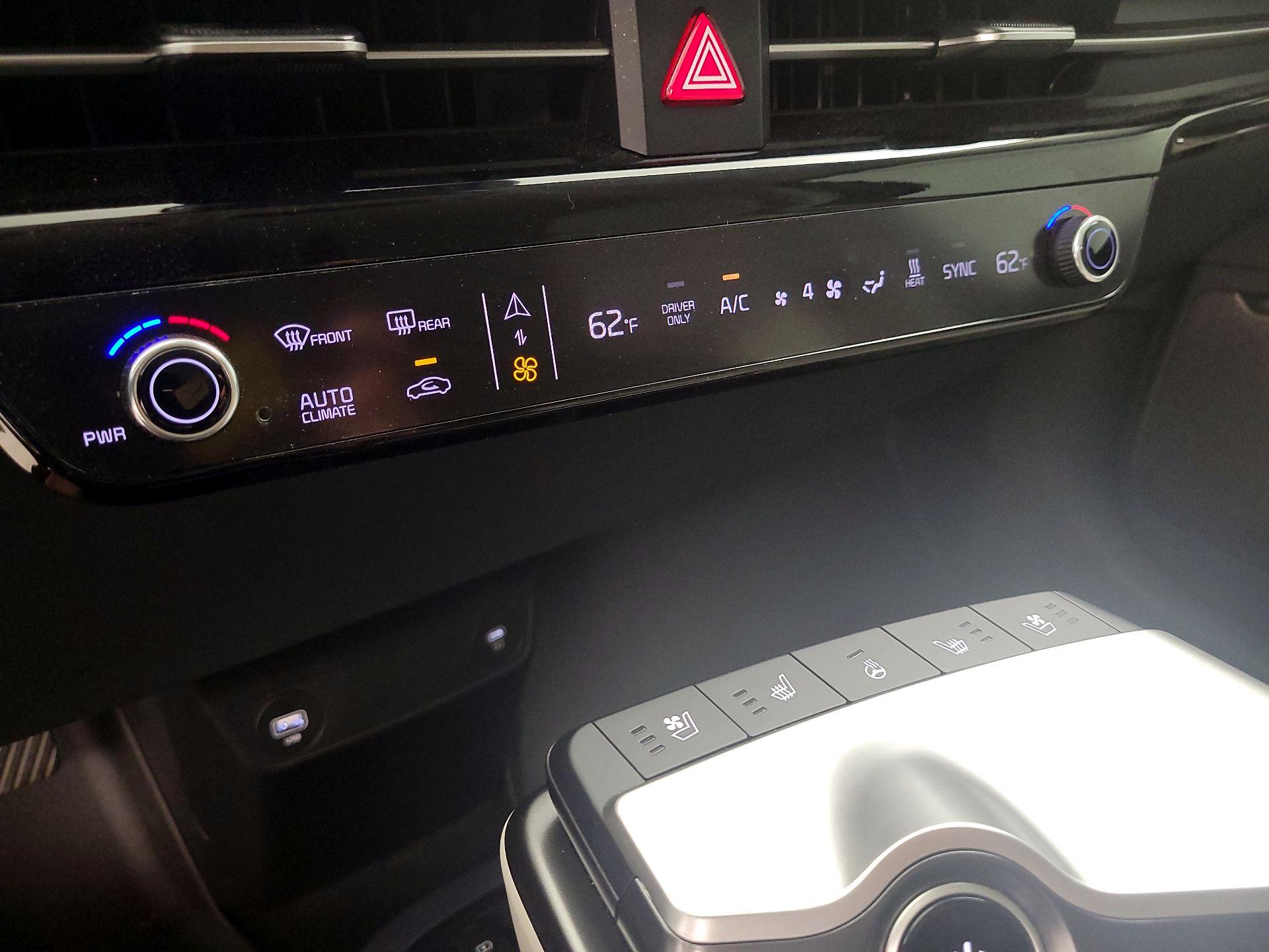Thumbnail: 2022 Kia EV6 - 17