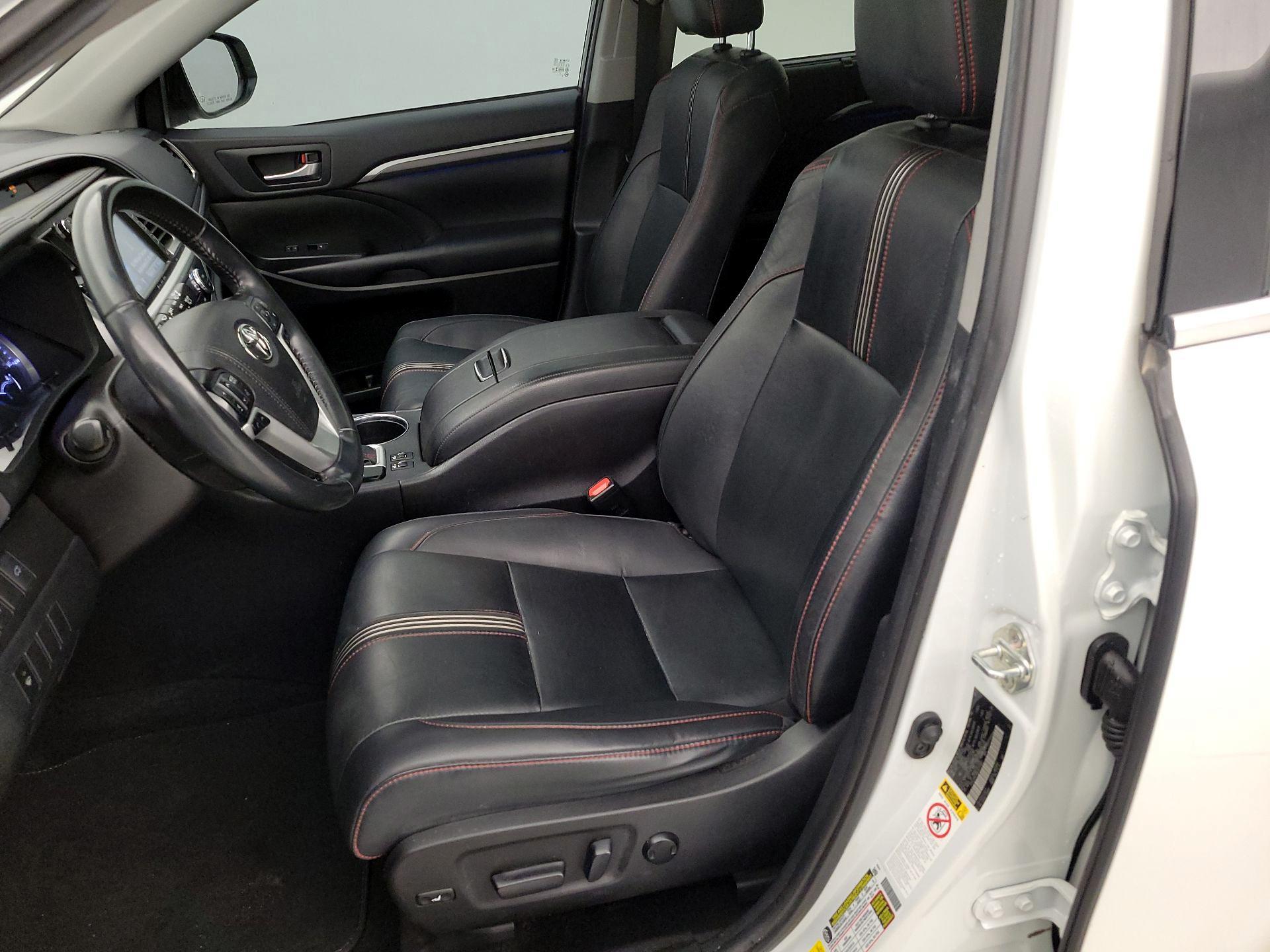 Thumbnail: 2019 Toyota Highlander - 11