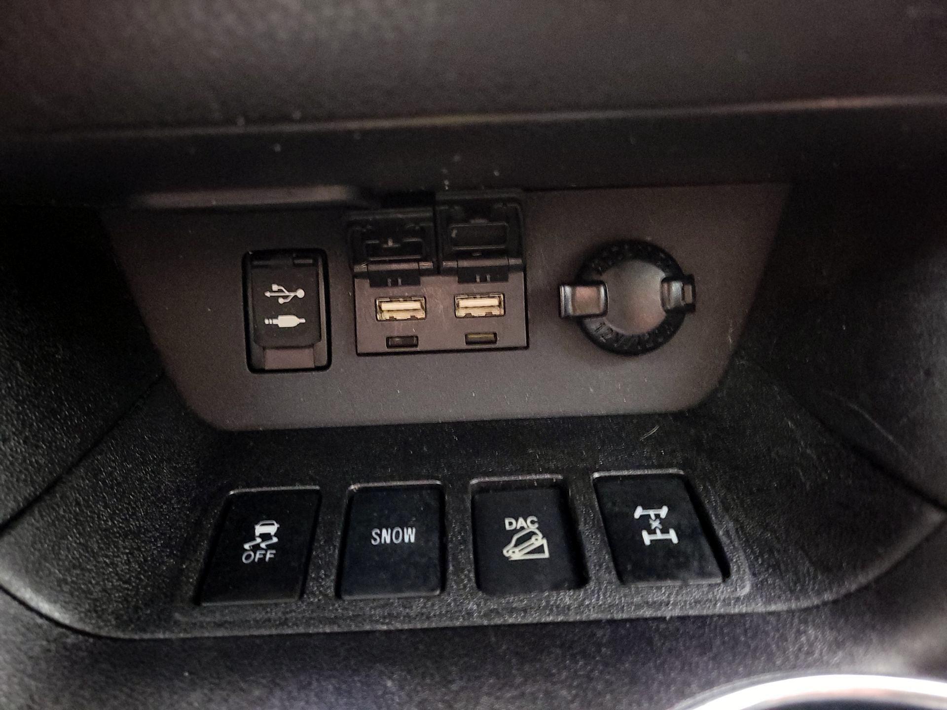 Thumbnail: 2019 Toyota Highlander - 18