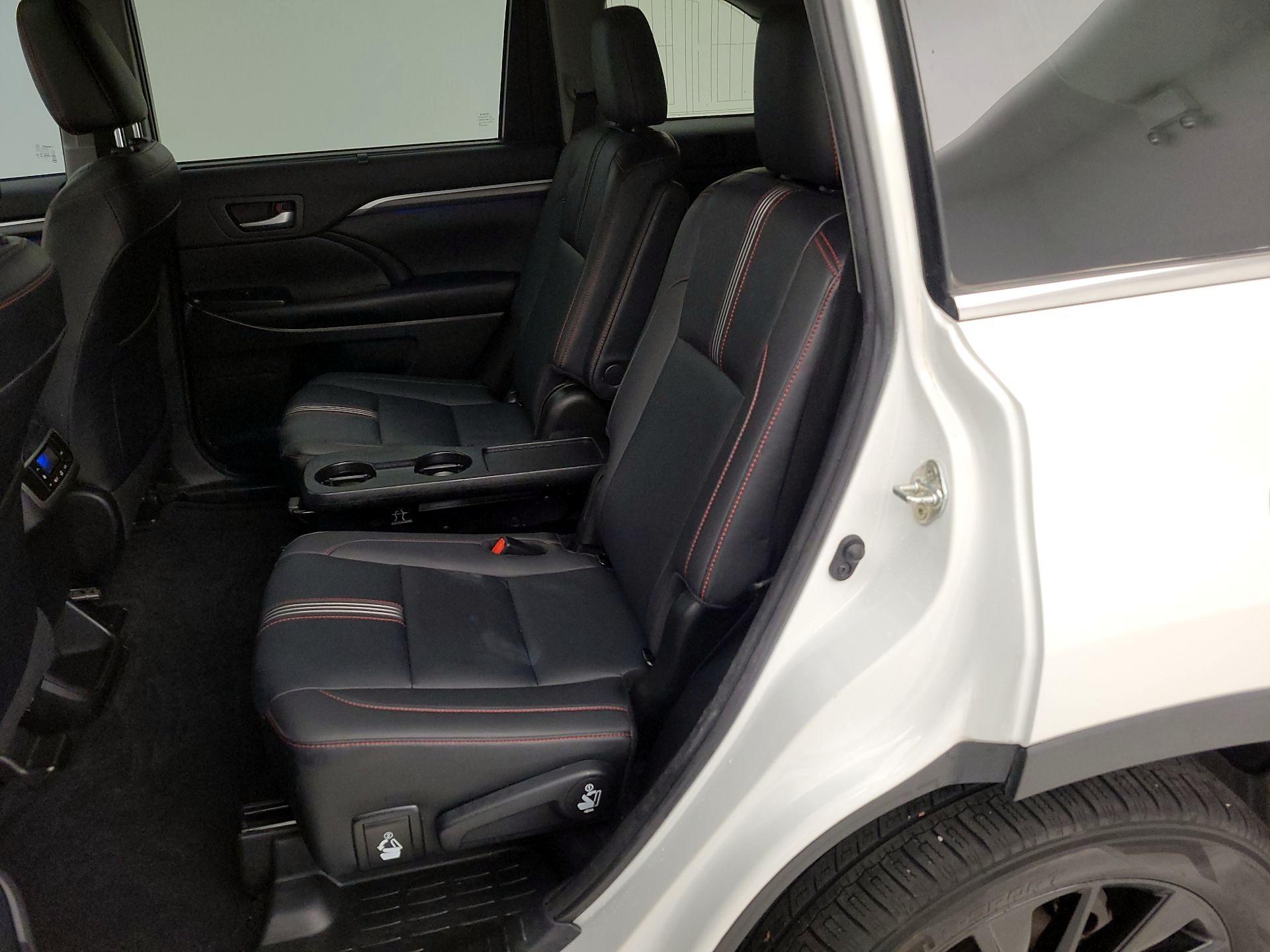 Thumbnail: 2019 Toyota Highlander - 20