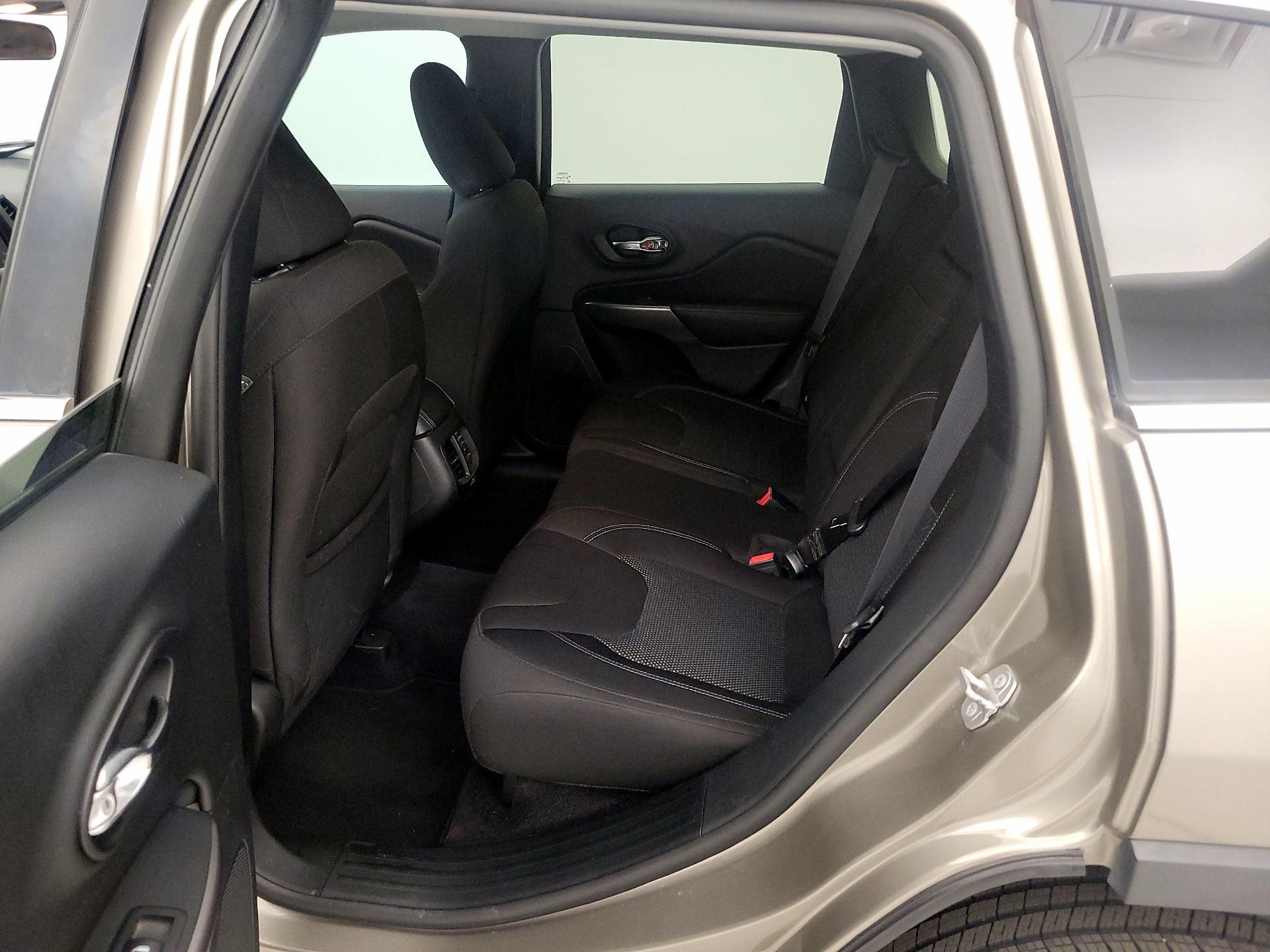 Thumbnail: 2019 Jeep Cherokee - 19