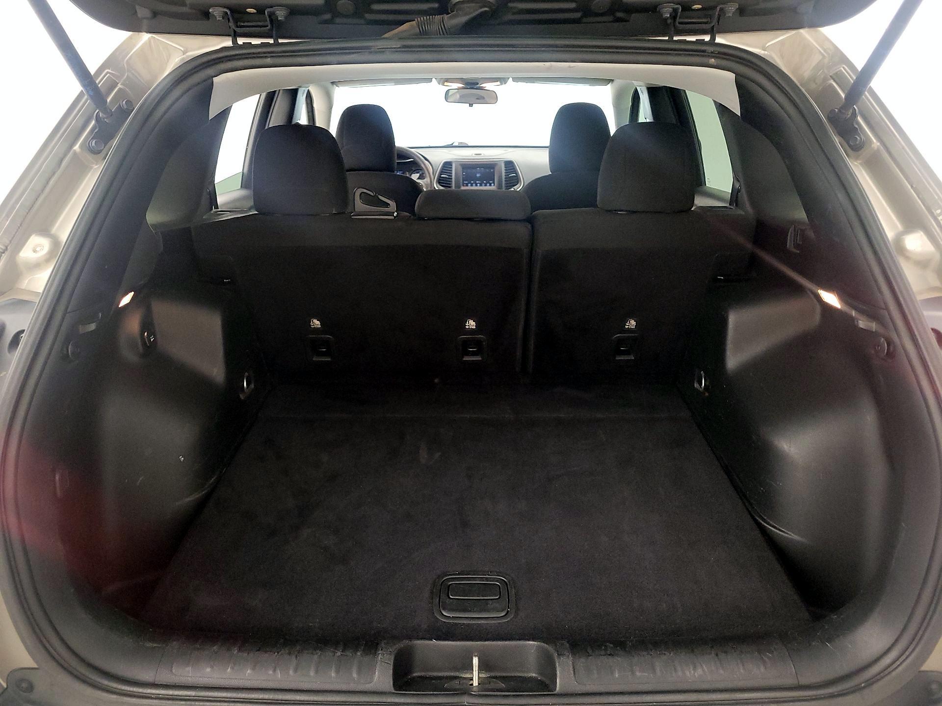 Thumbnail: 2019 Jeep Cherokee - 20