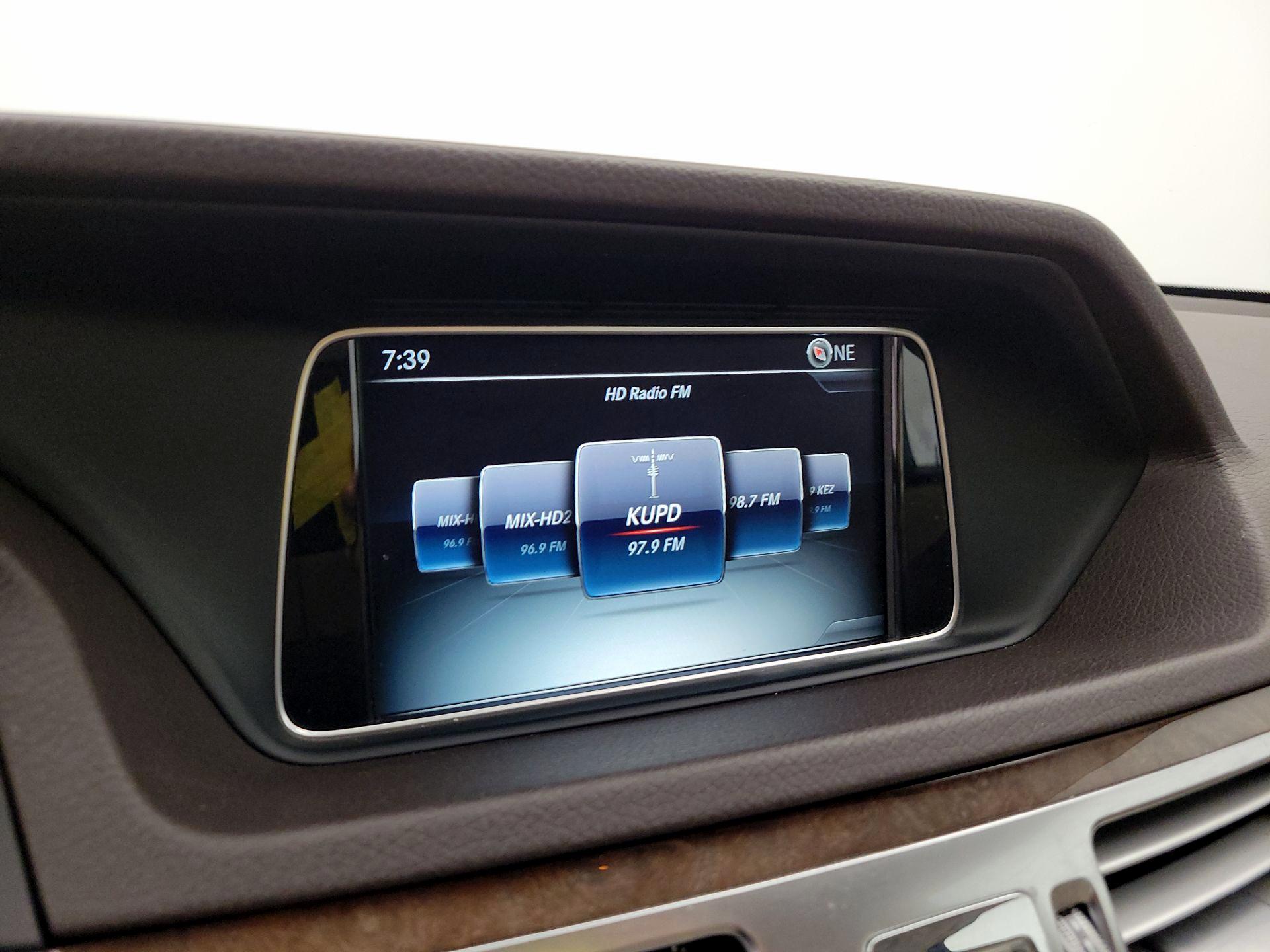 Thumbnail: 2016 Mercedes-Benz E-Class - 15
