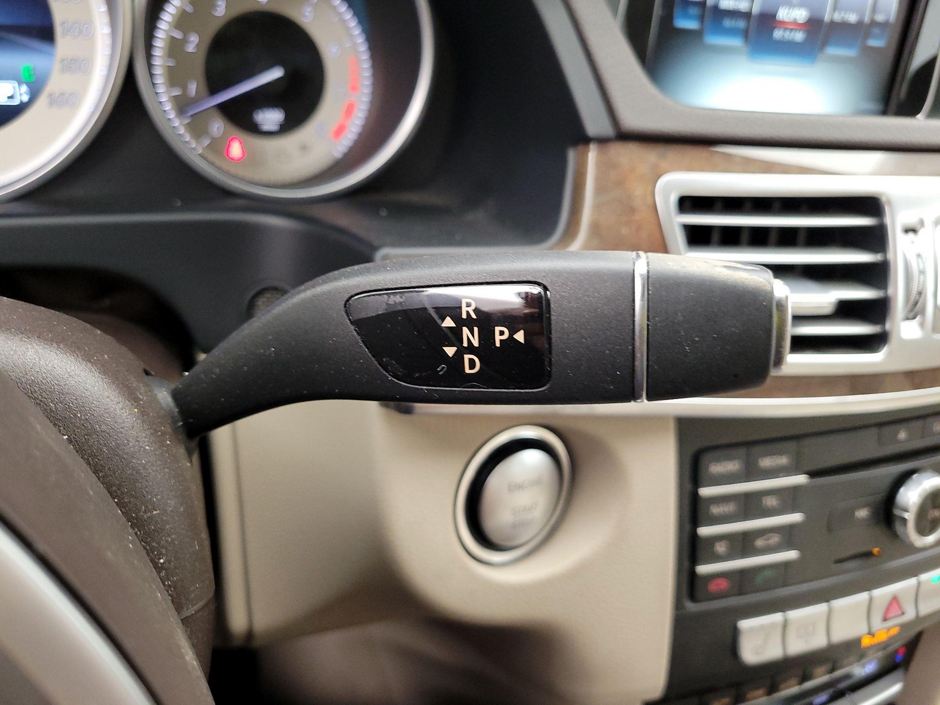 Thumbnail: 2016 Mercedes-Benz E-Class - 17