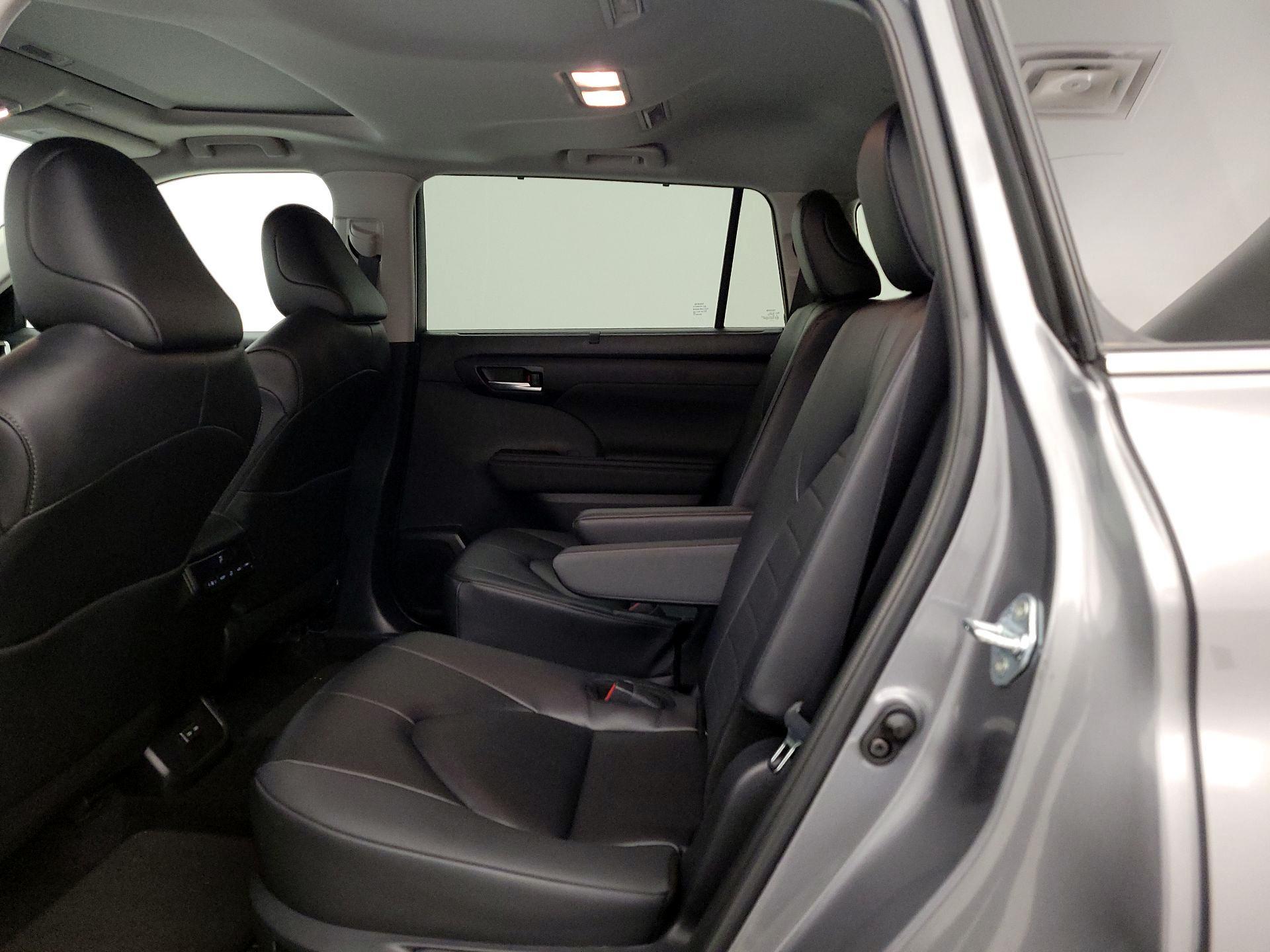 Thumbnail: 2025 Toyota Highlander - 20