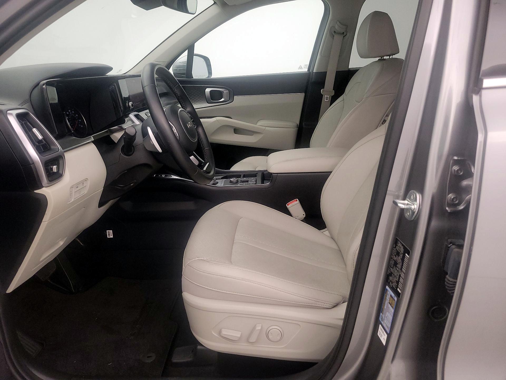 Thumbnail: 2023 Kia Sorento - 11