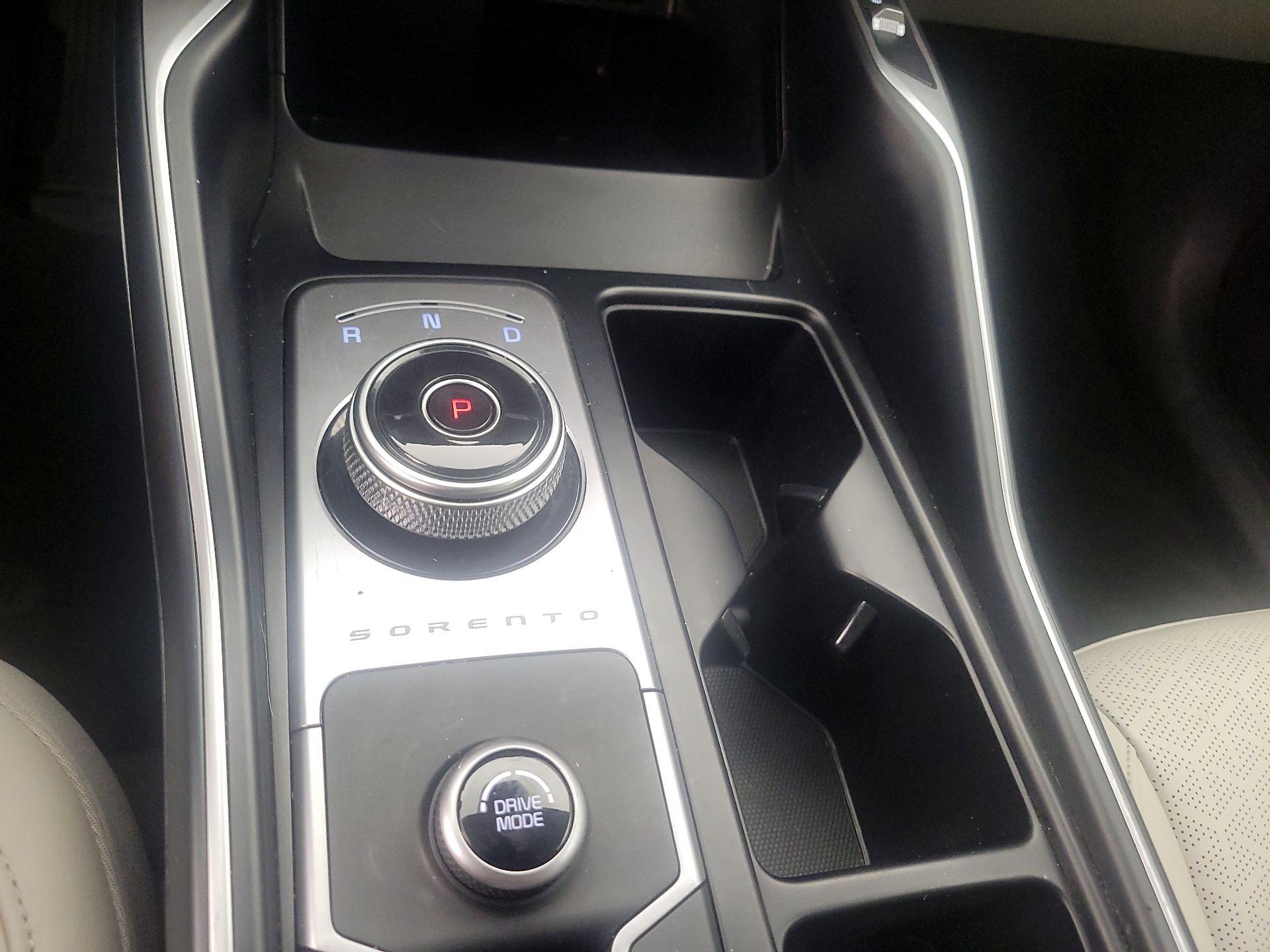 Thumbnail: 2023 Kia Sorento - 18