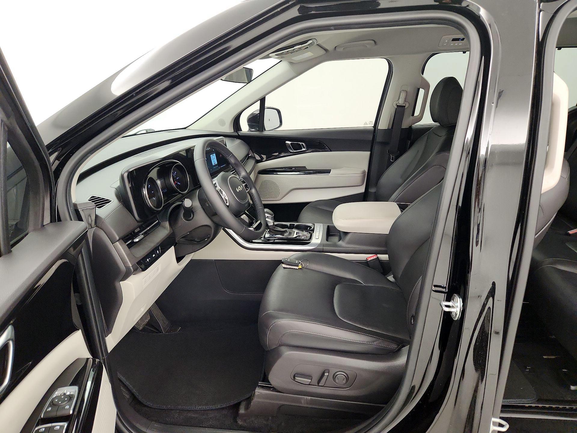 Thumbnail: 2023 Kia Carnival - 11
