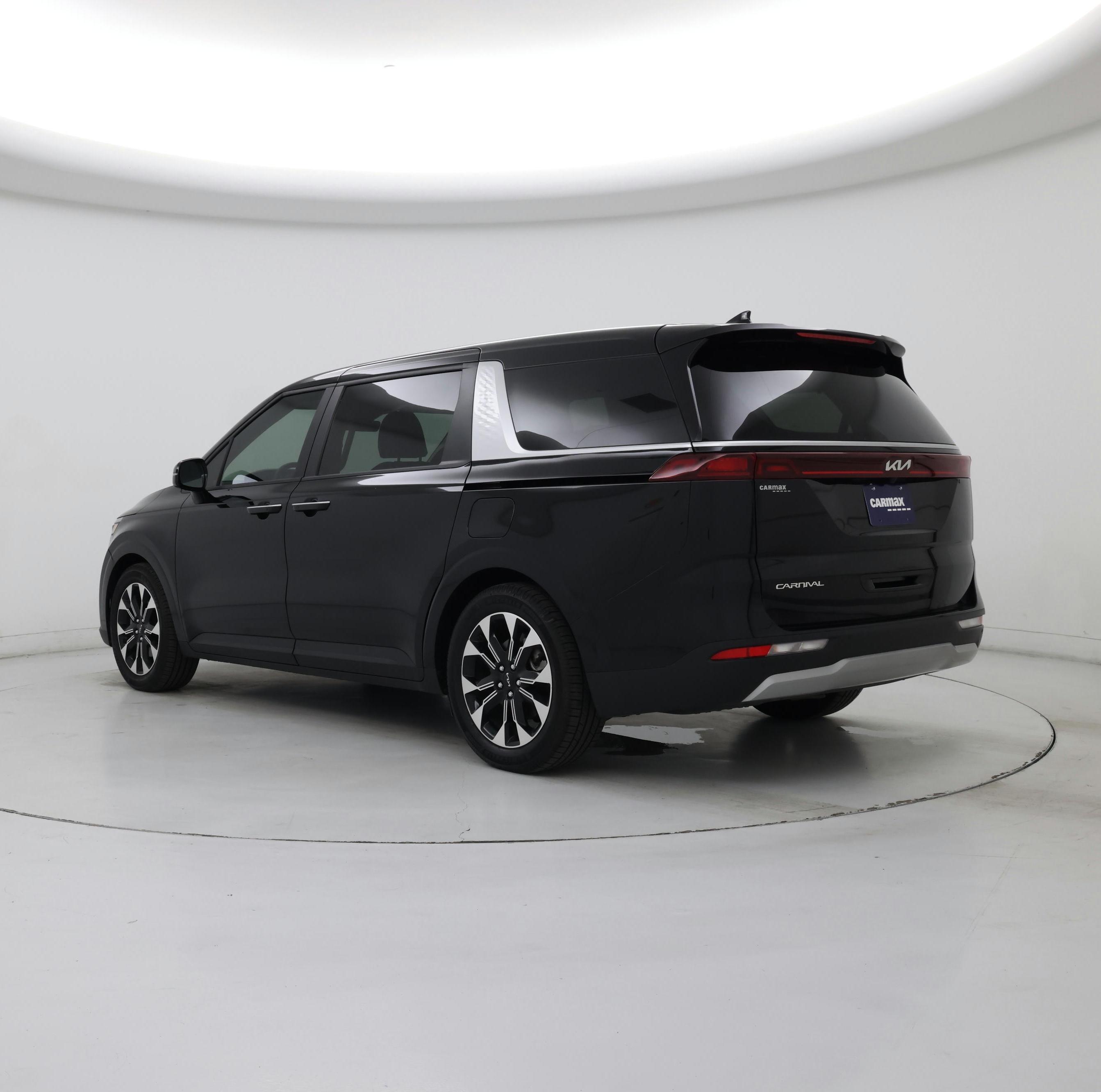 Thumbnail: 2023 Kia Carnival - 2
