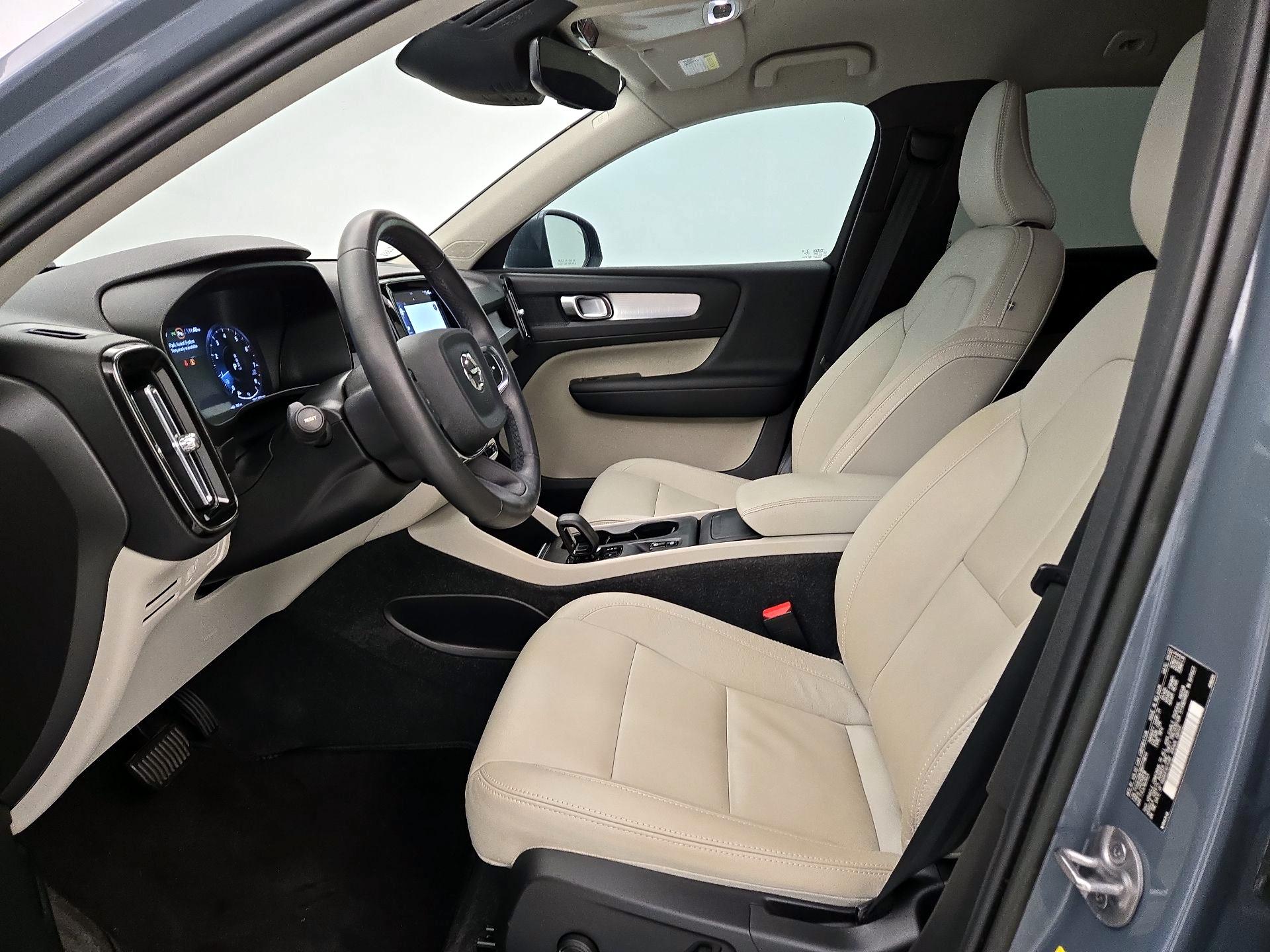 Thumbnail: 2022 Volvo XC40 - 11