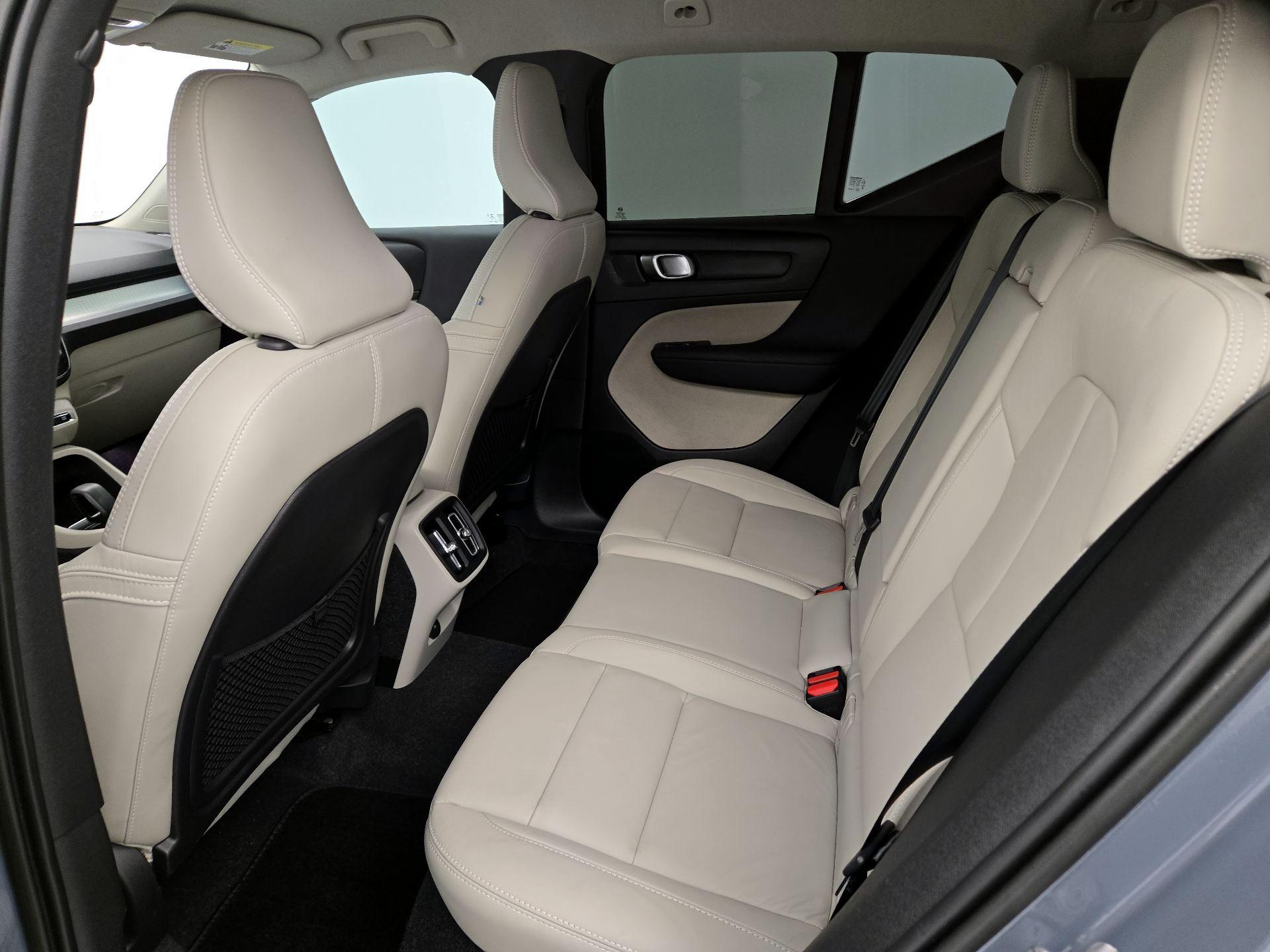 Thumbnail: 2022 Volvo XC40 - 20