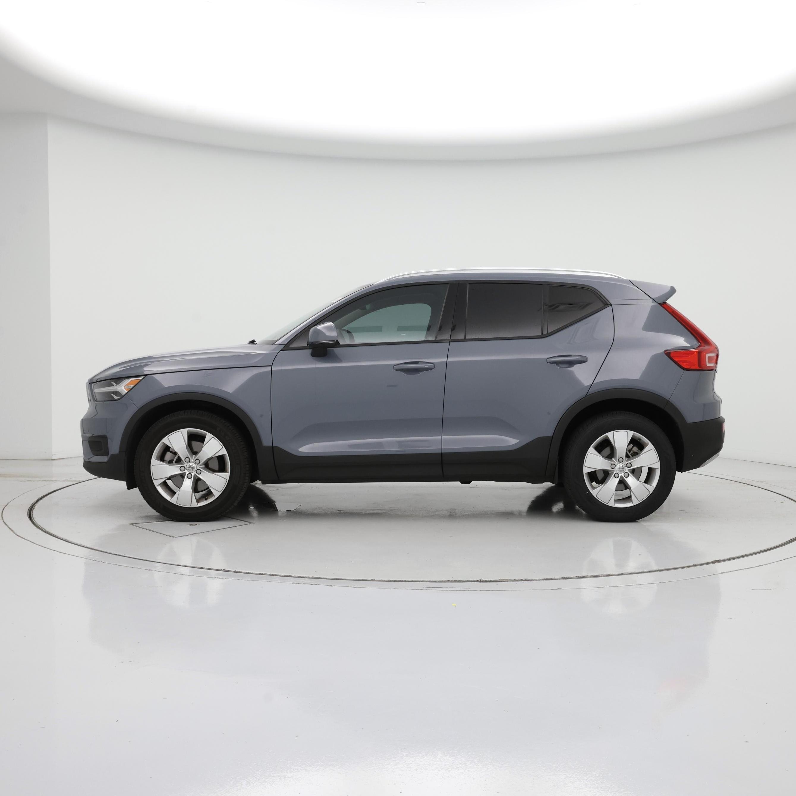 Thumbnail: 2022 Volvo XC40 - 3
