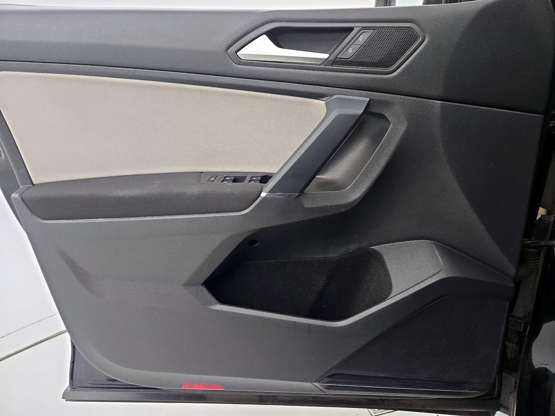 Thumbnail: 2020 Volkswagen Tiguan - 12