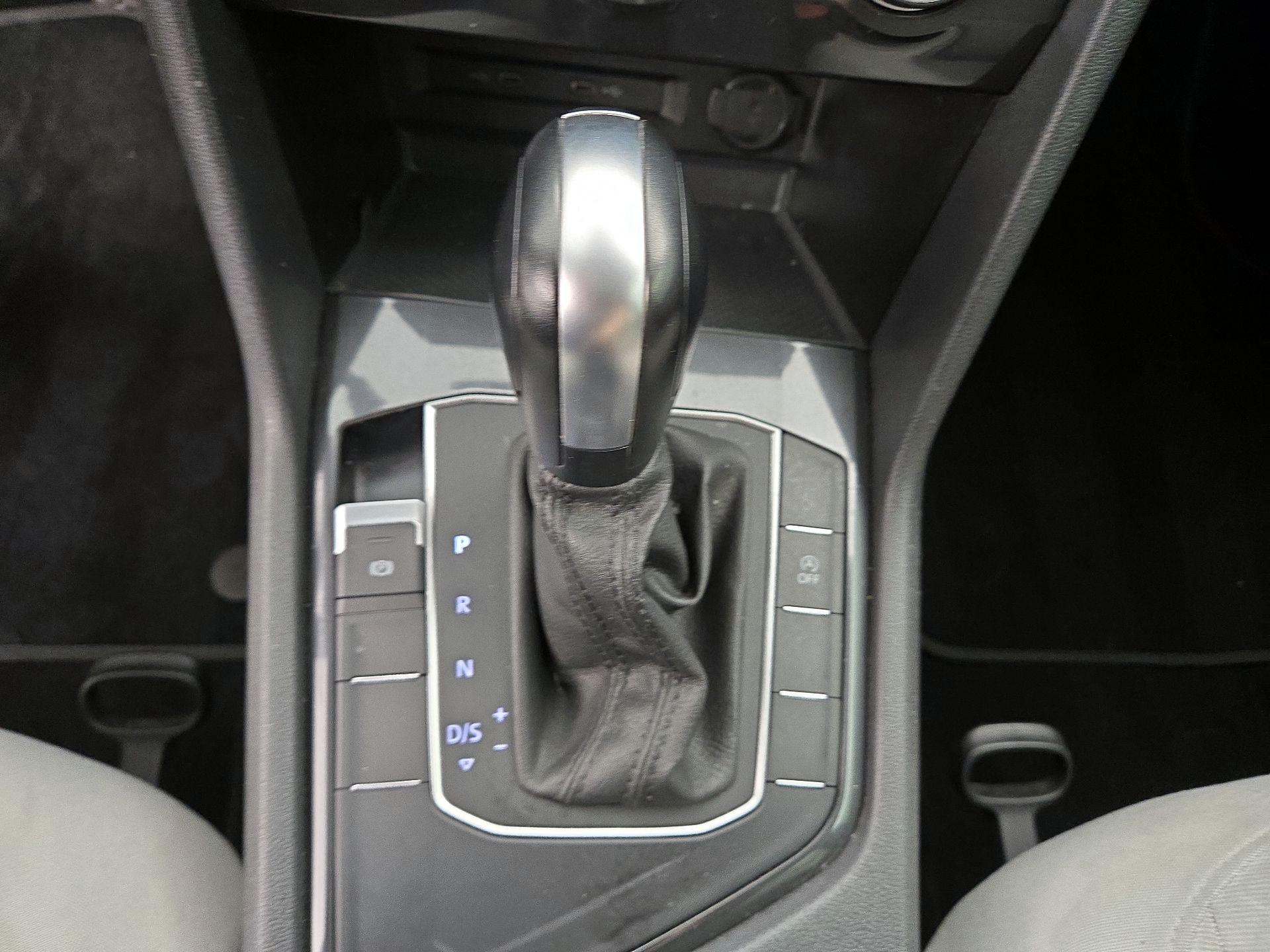 Thumbnail: 2020 Volkswagen Tiguan - 17