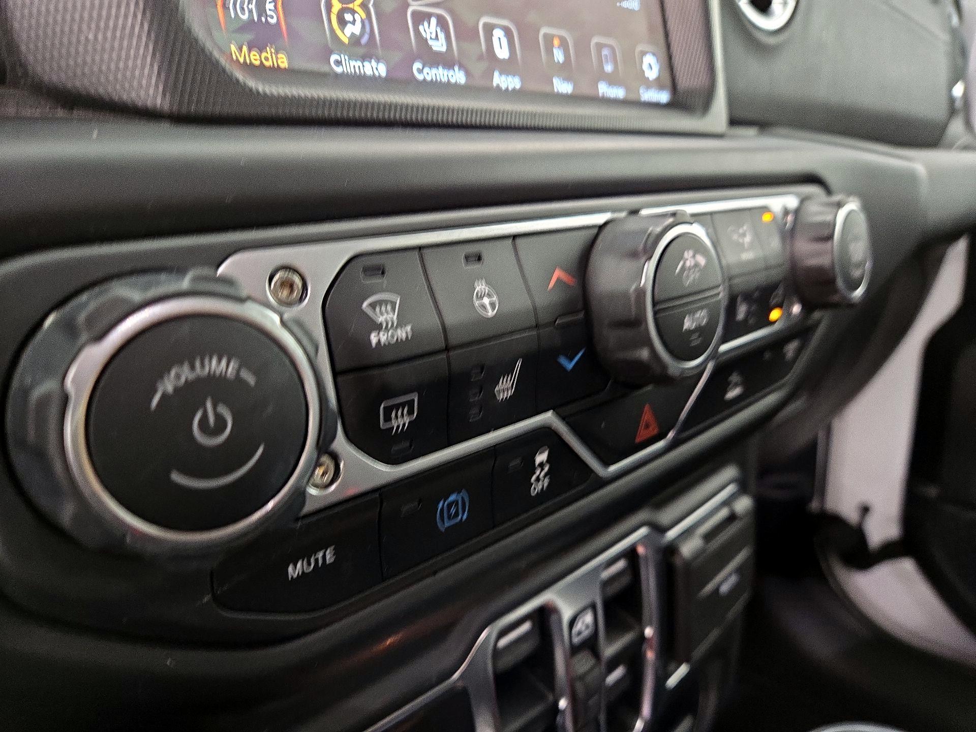 Thumbnail: 2022 Jeep Wrangler - 17