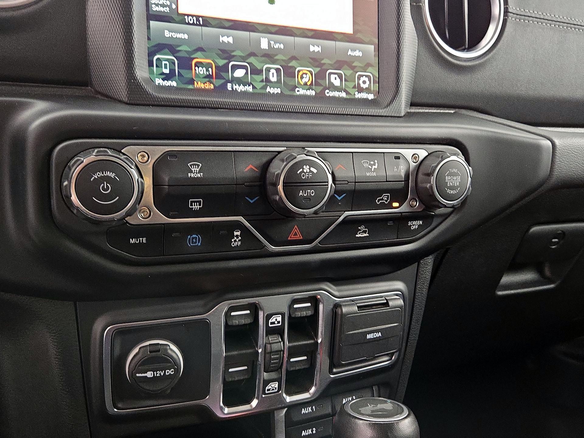 Thumbnail: 2022 Jeep Wrangler - 17